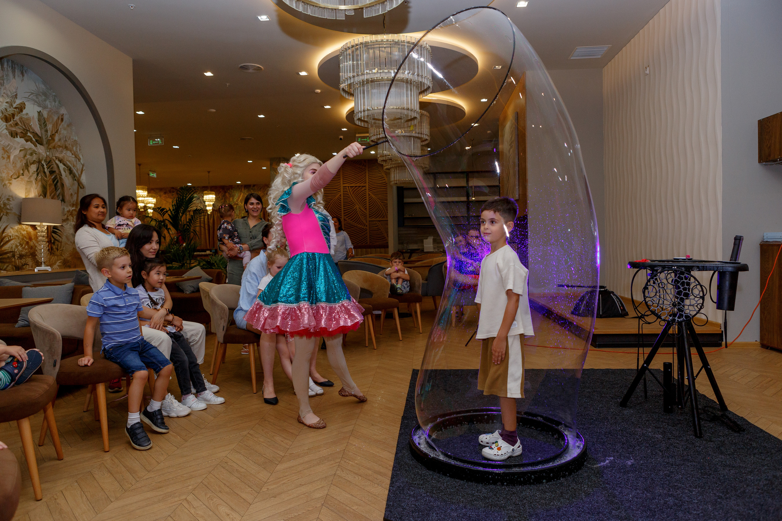 Фотограф на детский день рождения в Москве в детском центре. Репортажный фотограф Москва Сергей Дружинин