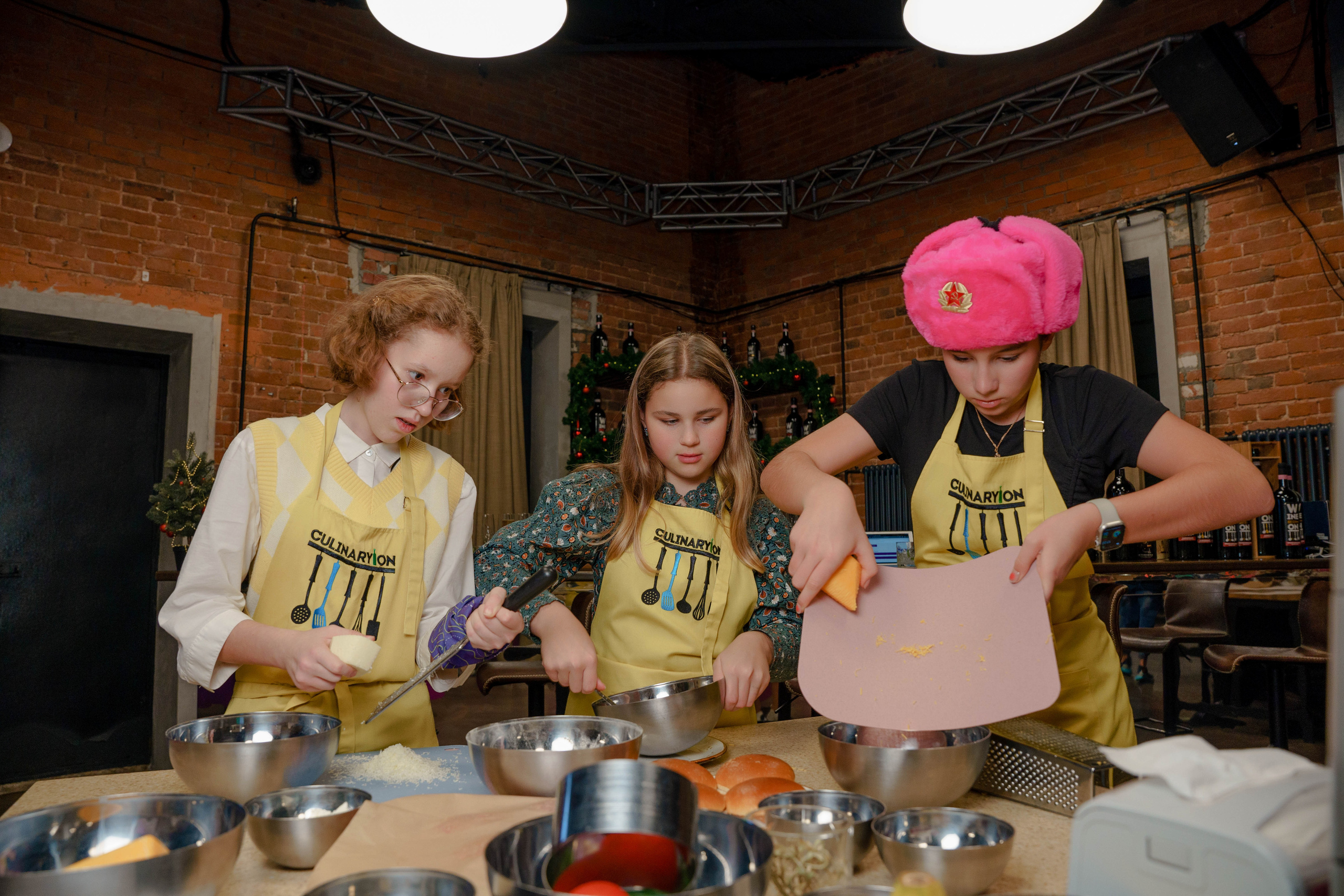 Фотограф на день рождения в кулинарной студии. Репортажный фотограф Москва Сергей Дружинин