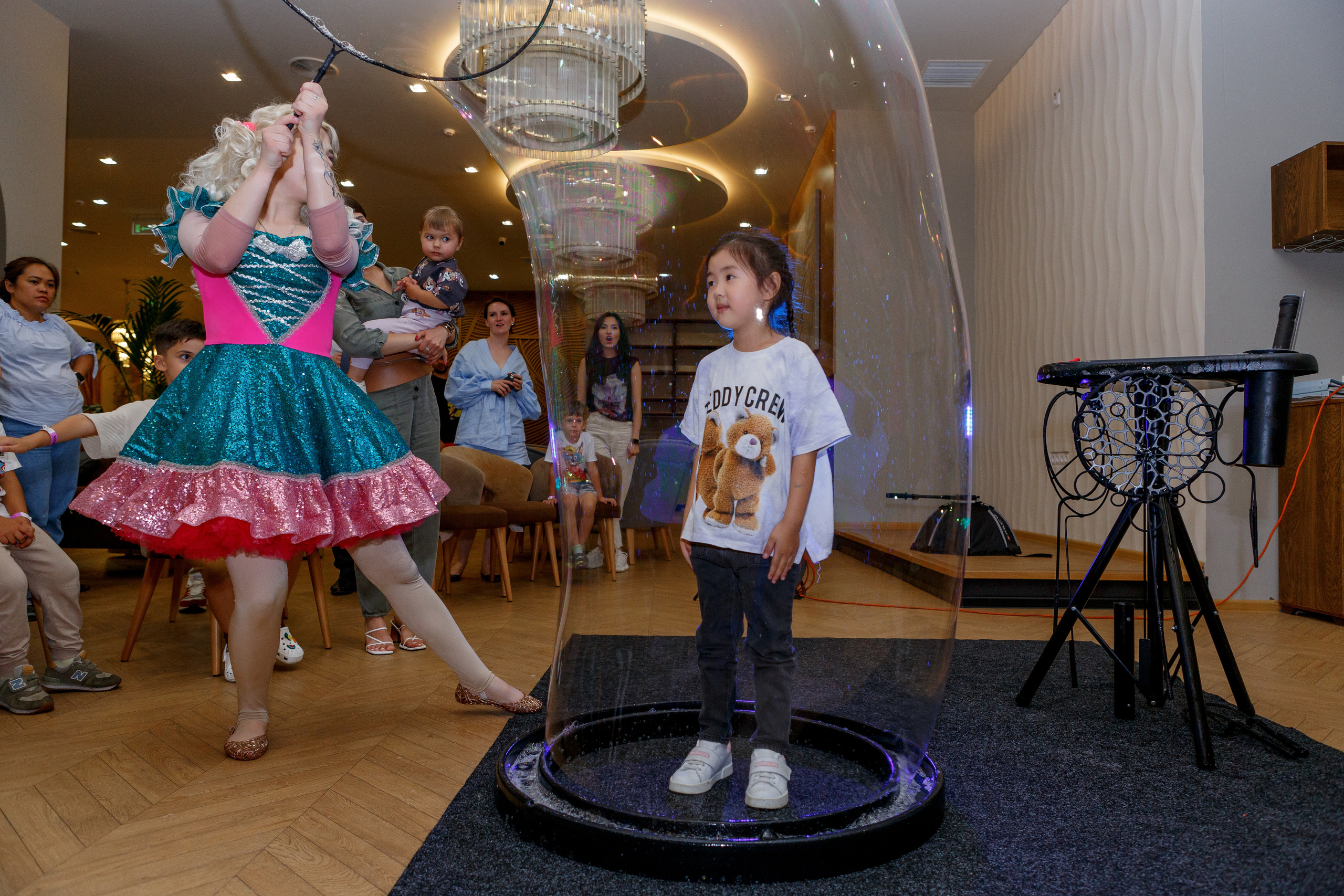 Фотограф на детский день рождения в Москве в детском центре. Репортажный фотограф Москва Сергей Дружинин