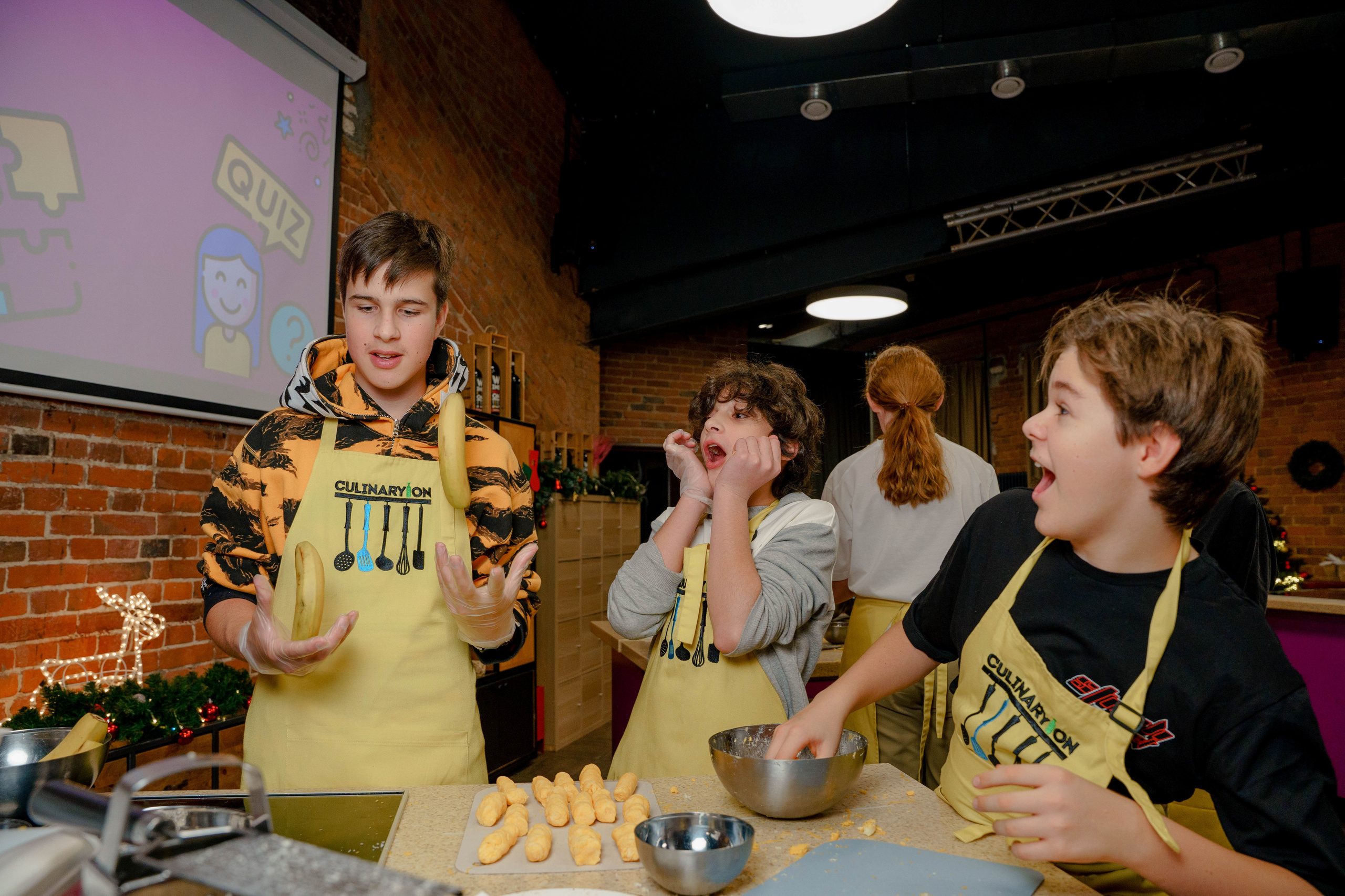 Фотограф на день рождения в кулинарной студии. Репортажный фотограф Москва Сергей Дружинин