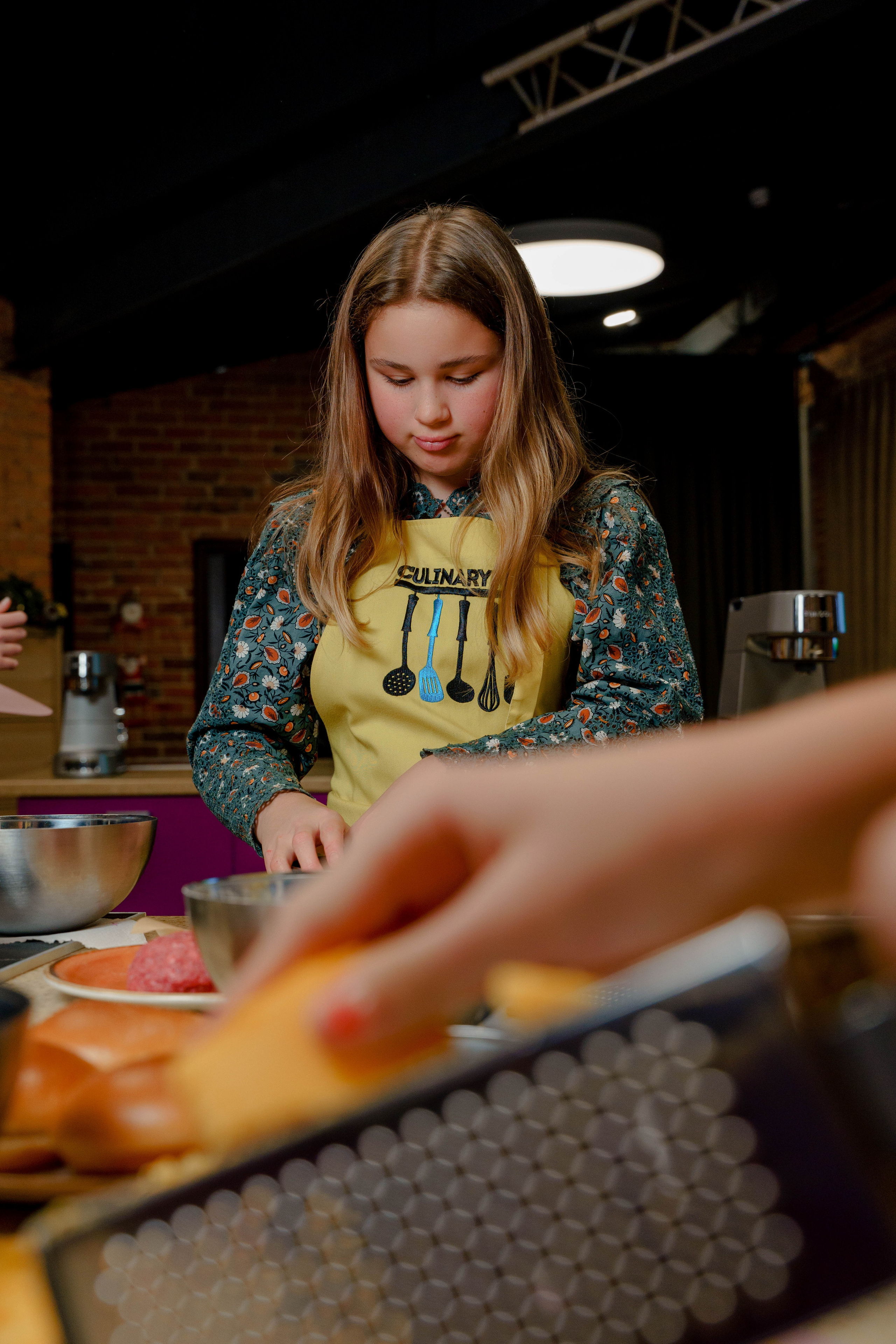 Фотограф на день рождения в кулинарной студии. Репортажный фотограф Москва Сергей Дружинин