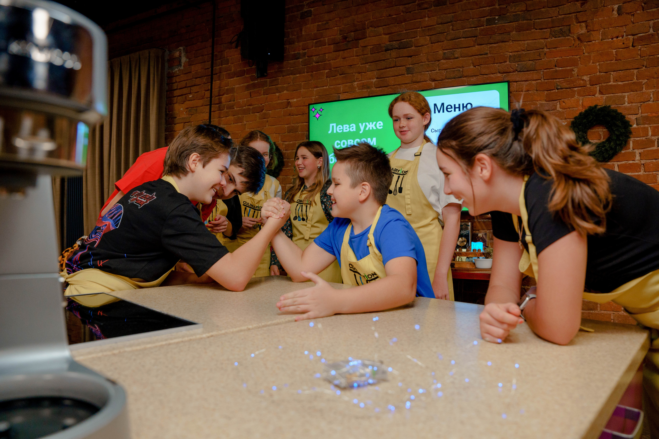 Фотограф на день рождения в кулинарной студии. Репортажный фотограф Москва Сергей Дружинин
