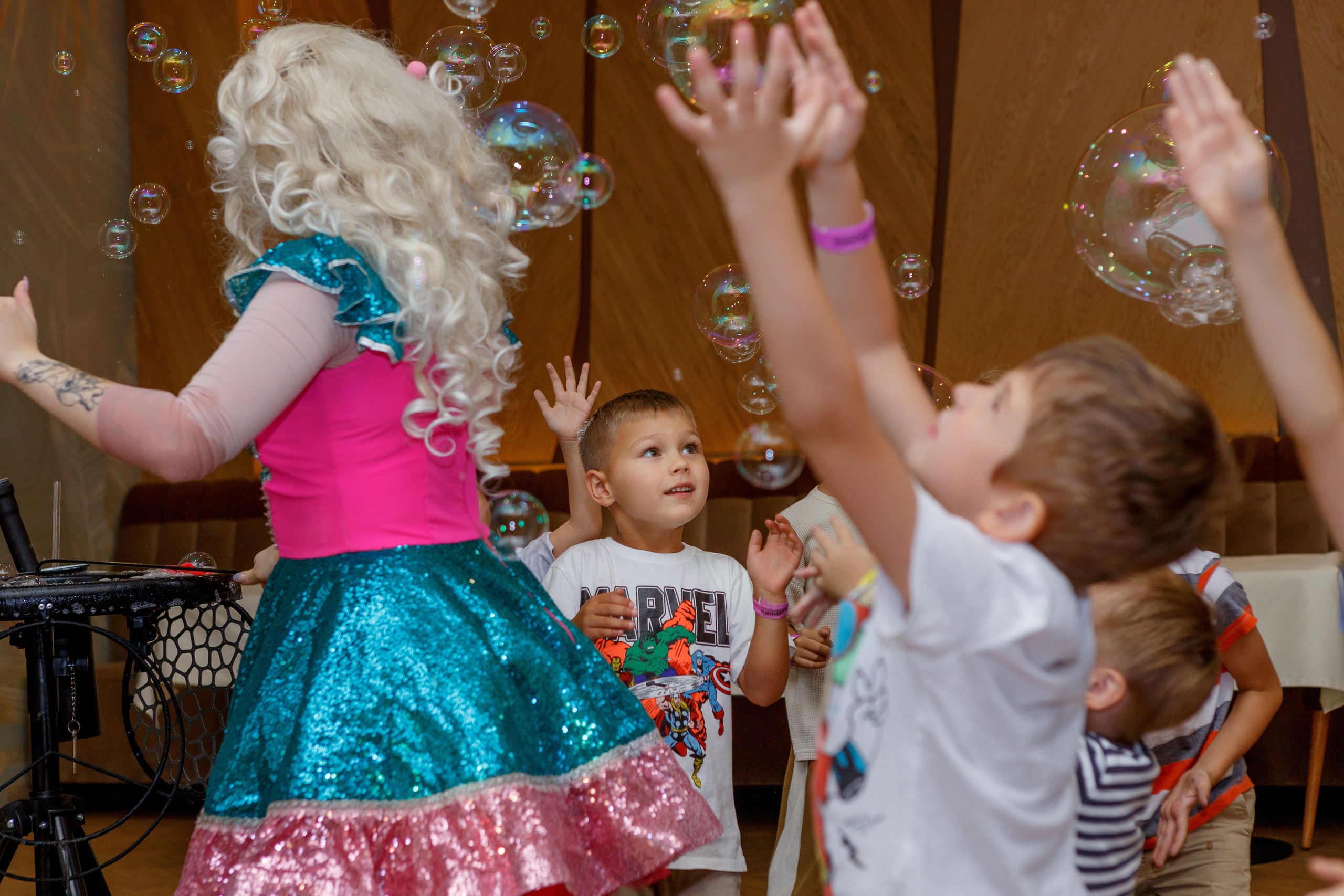Фотограф на детский день рождения в Москве в детском центре. Репортажный фотограф Москва Сергей Дружинин