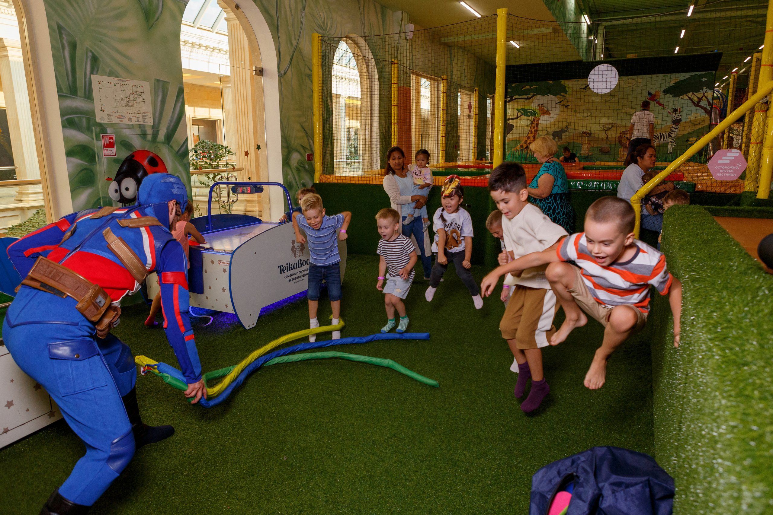 Фотограф на детский день рождения в Москве в детском центре. Репортажный фотограф Москва Сергей Дружинин
