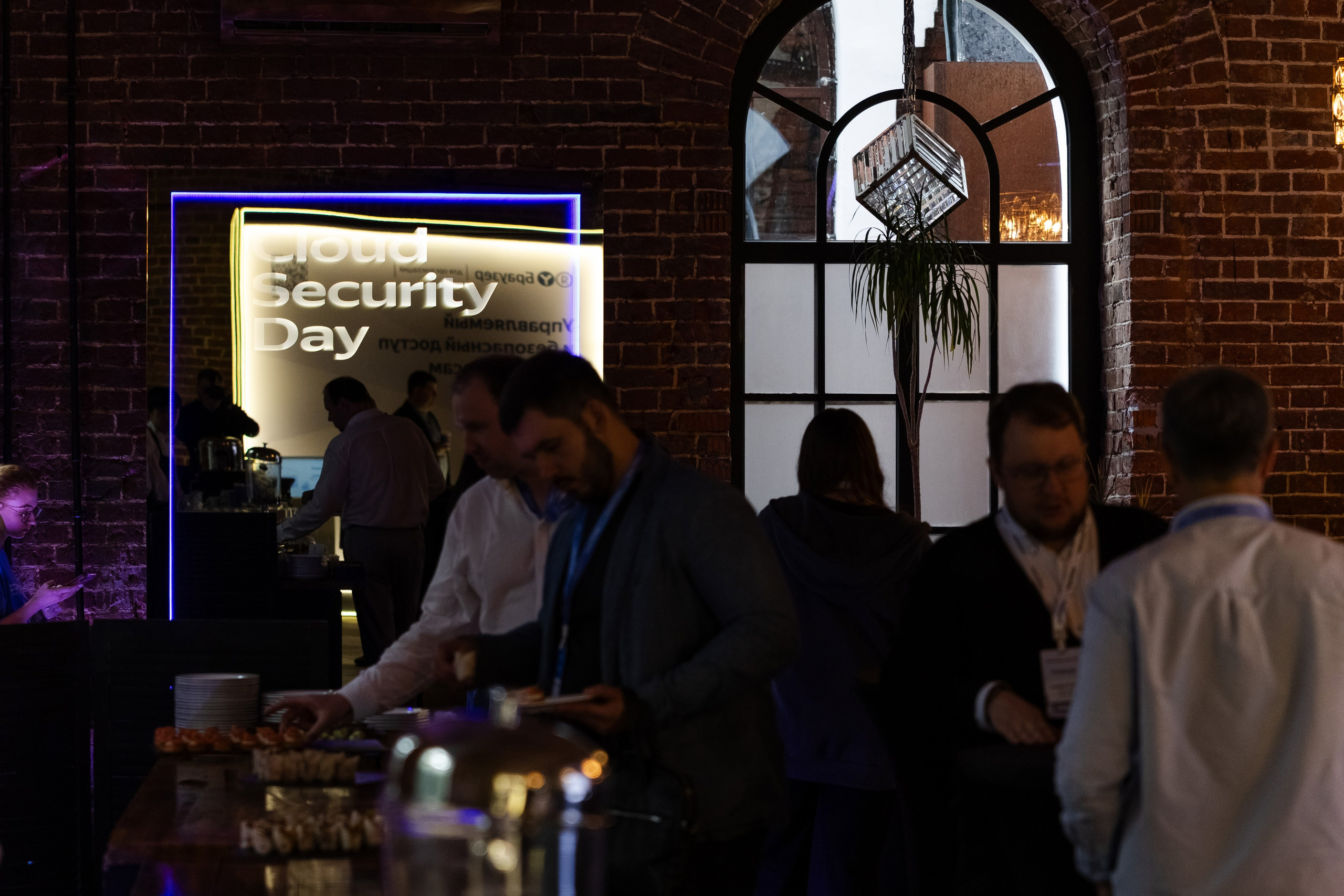 Cloud Security Day. Свадебный репортажный фотограф в Москве