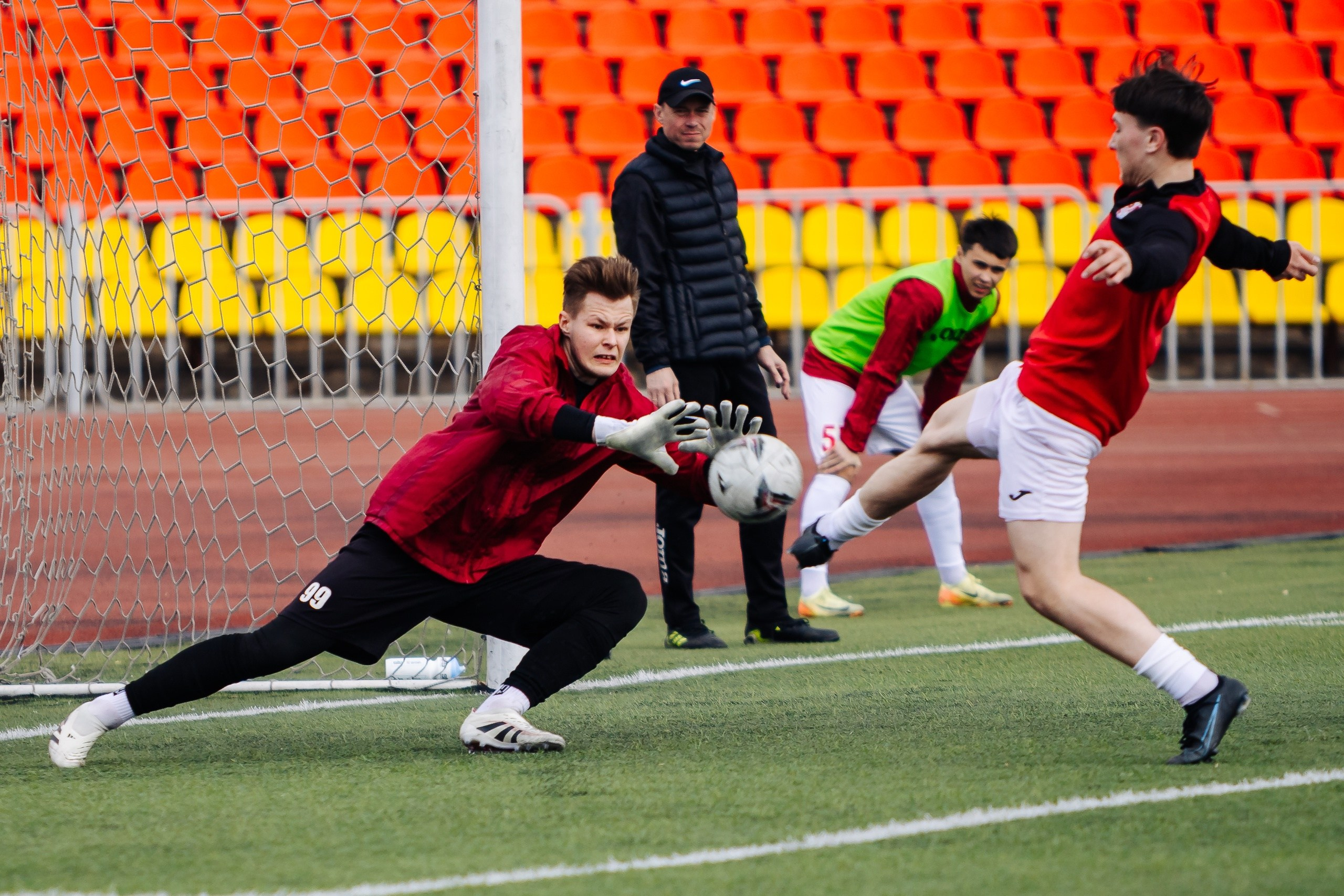 ФК «Металлург-Магнитогорск» vs ФК «ОСШ-Челябинск-М» // 05.04.25. Денис Прохоров Фотограф в г. Магнитогорск