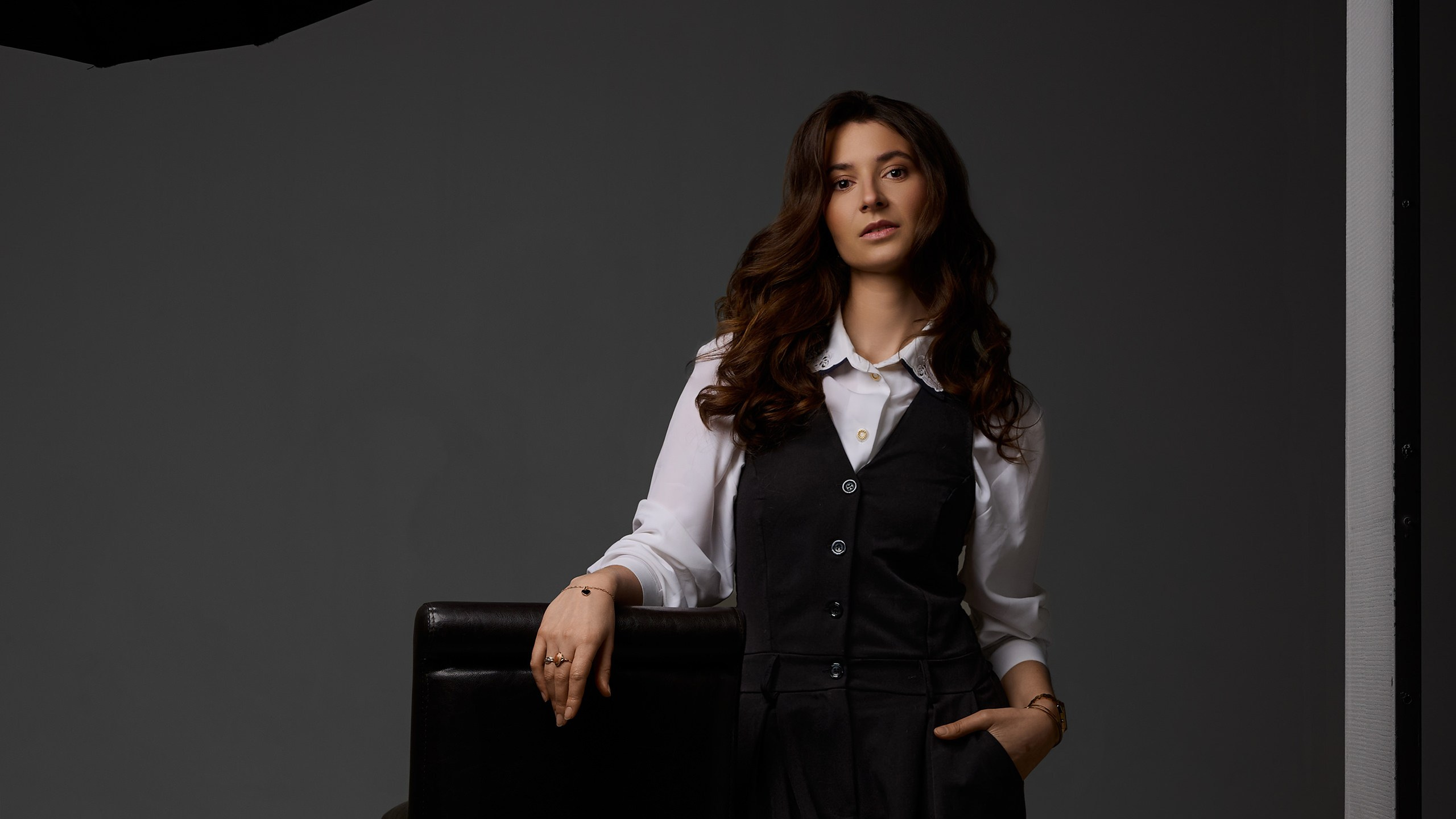 Studio Portraits – Professional Indoor Photography. Nikolay Samara — Portrait, Lifestyle, Event & Work and Sport Photography in Bratislava