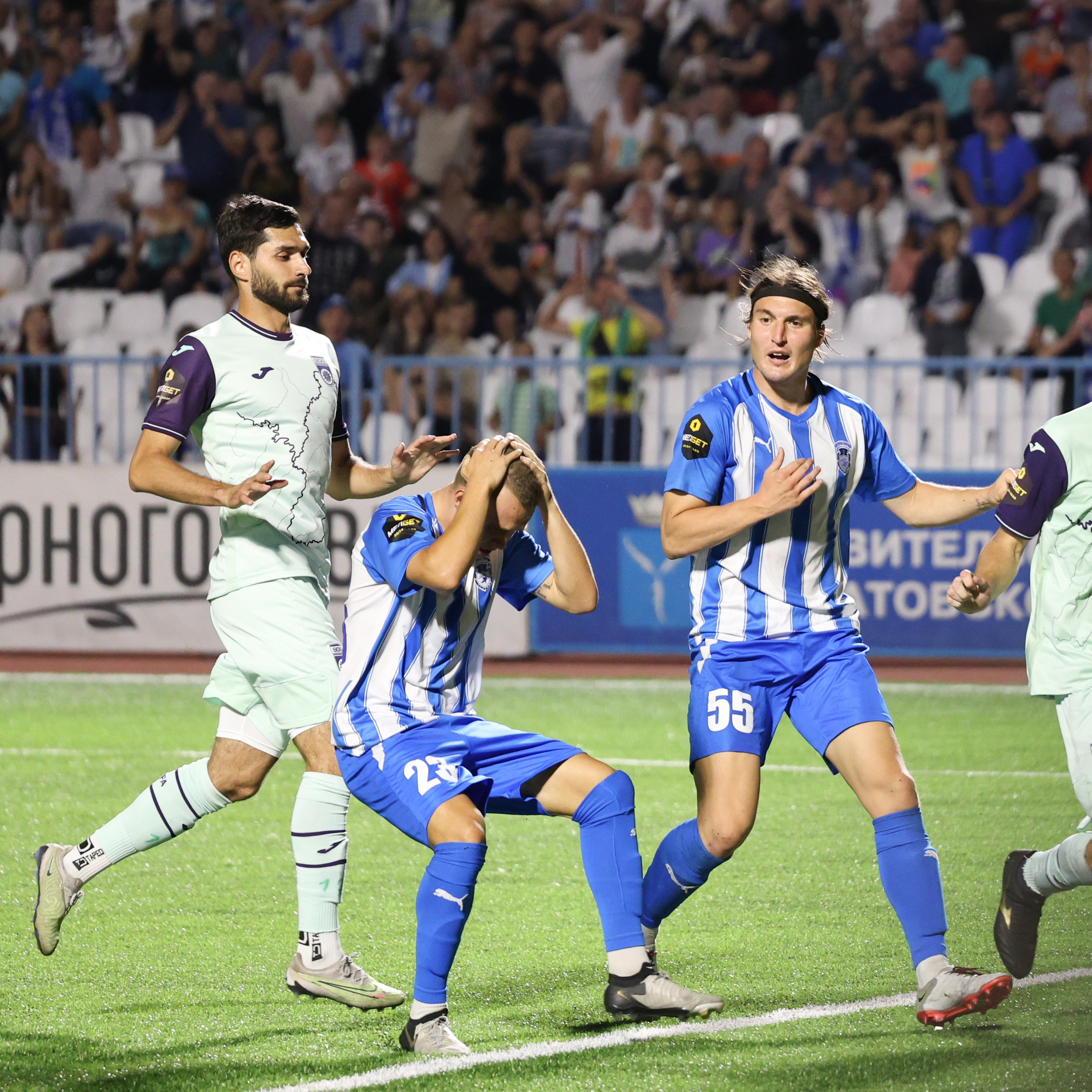 Фото футбольных матчей Первая лига ФНЛ. Фотограф Дмитрий Алексеев