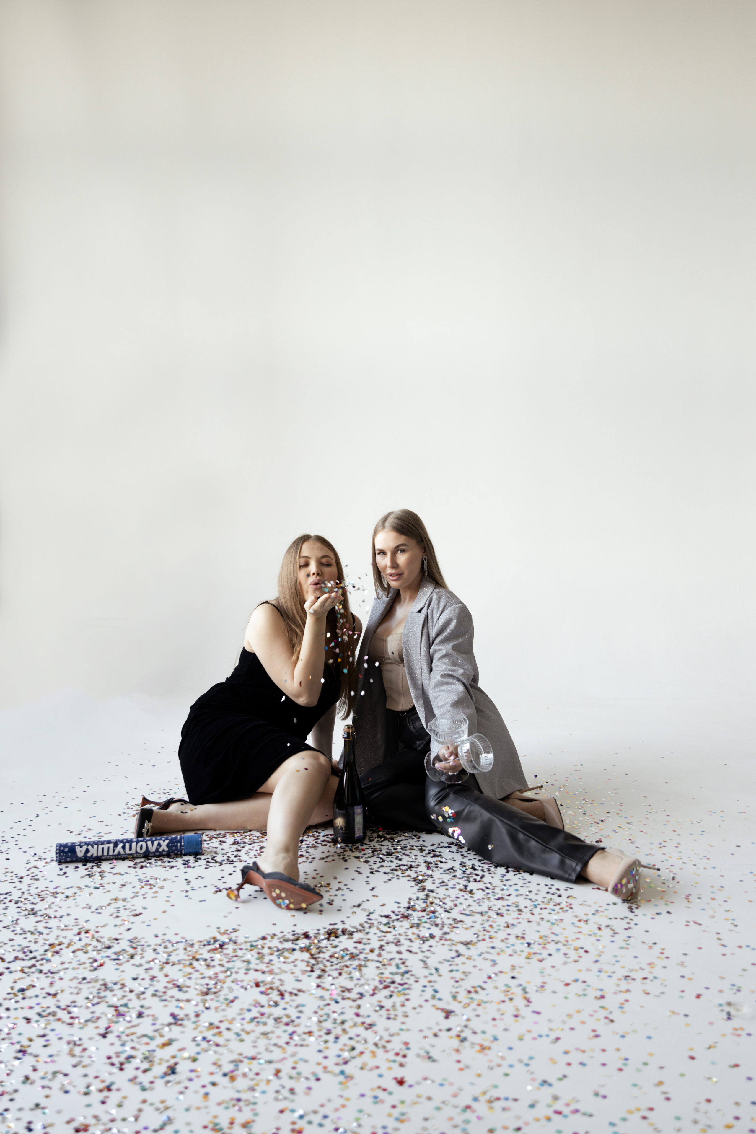 Аня и Кристина. Главная