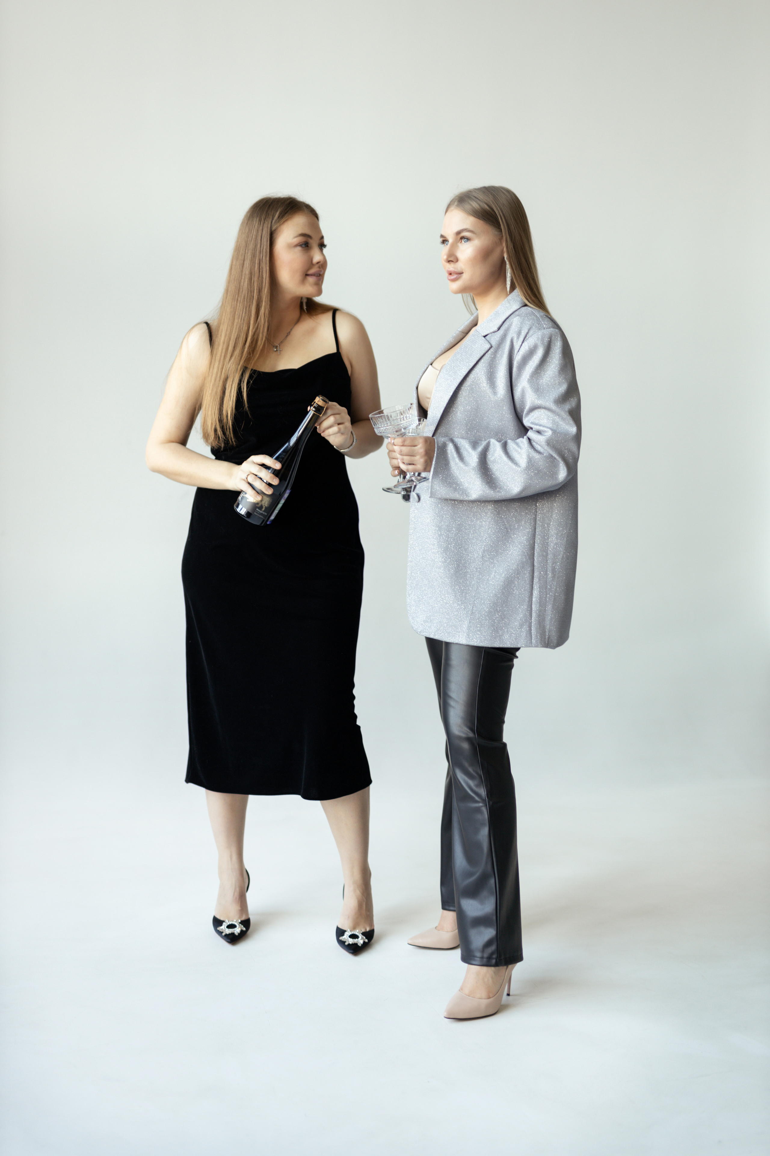 Аня и Кристина. Главная