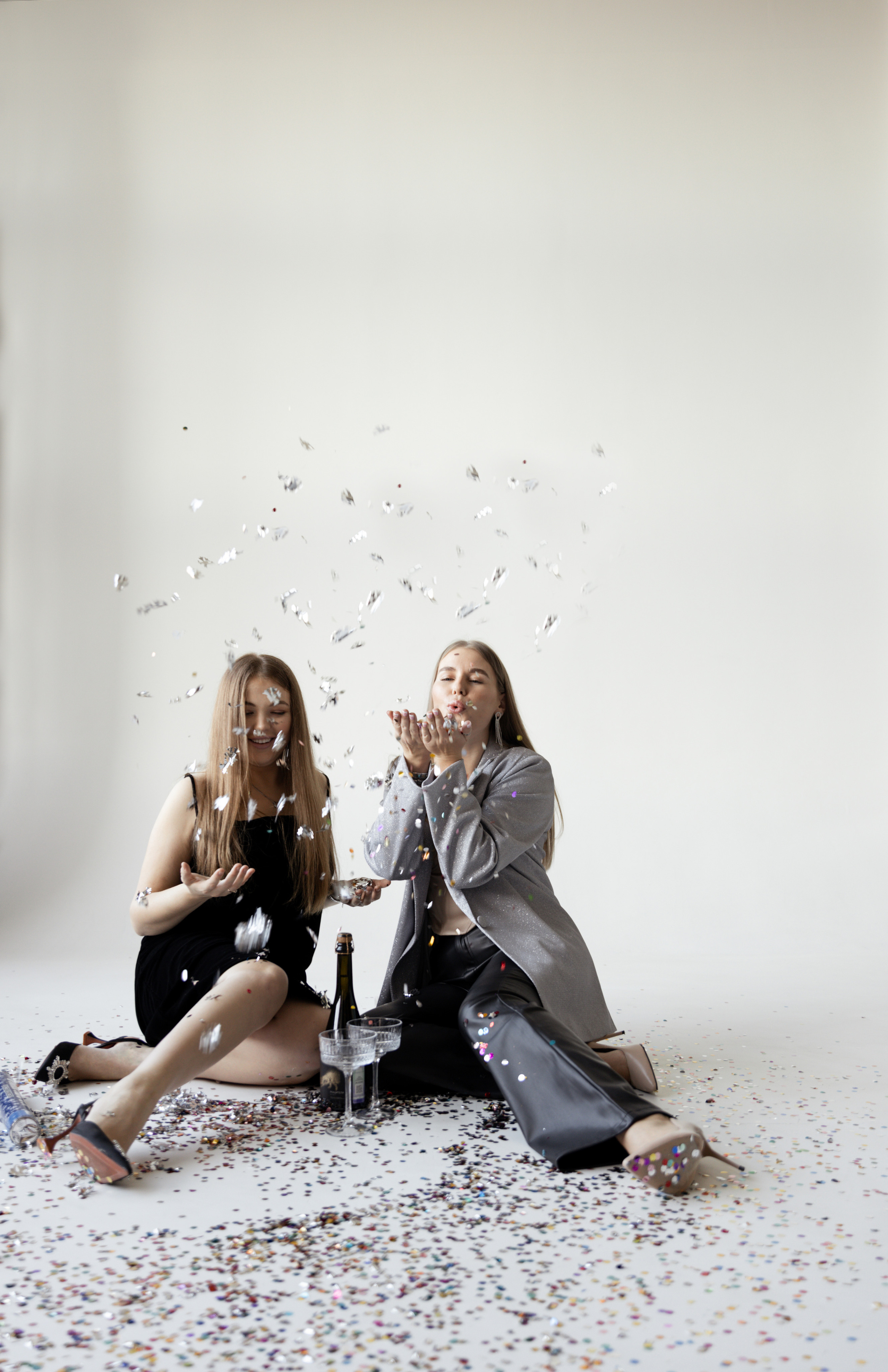 Аня и Кристина. Главная