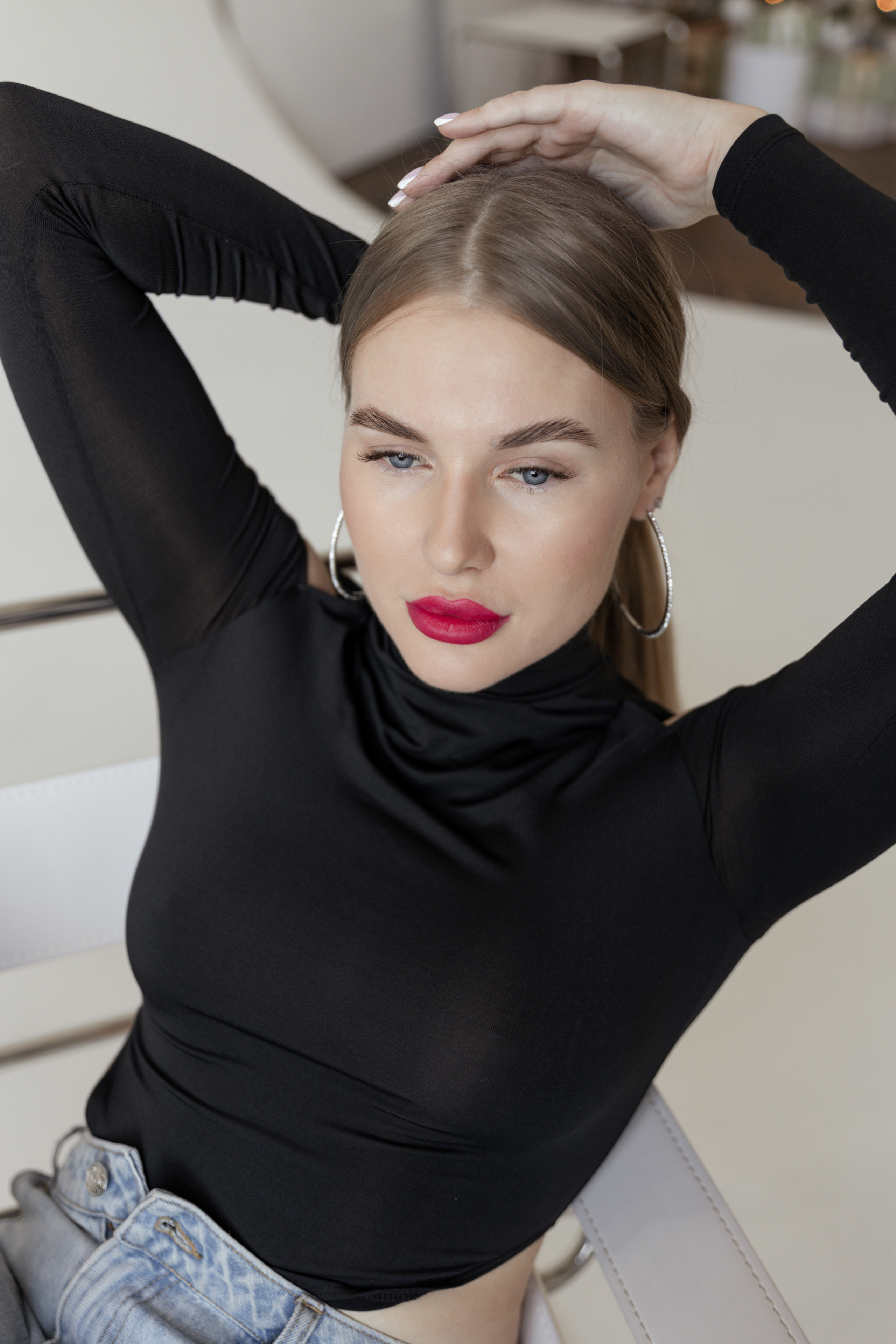 Аня и Кристина. Главная