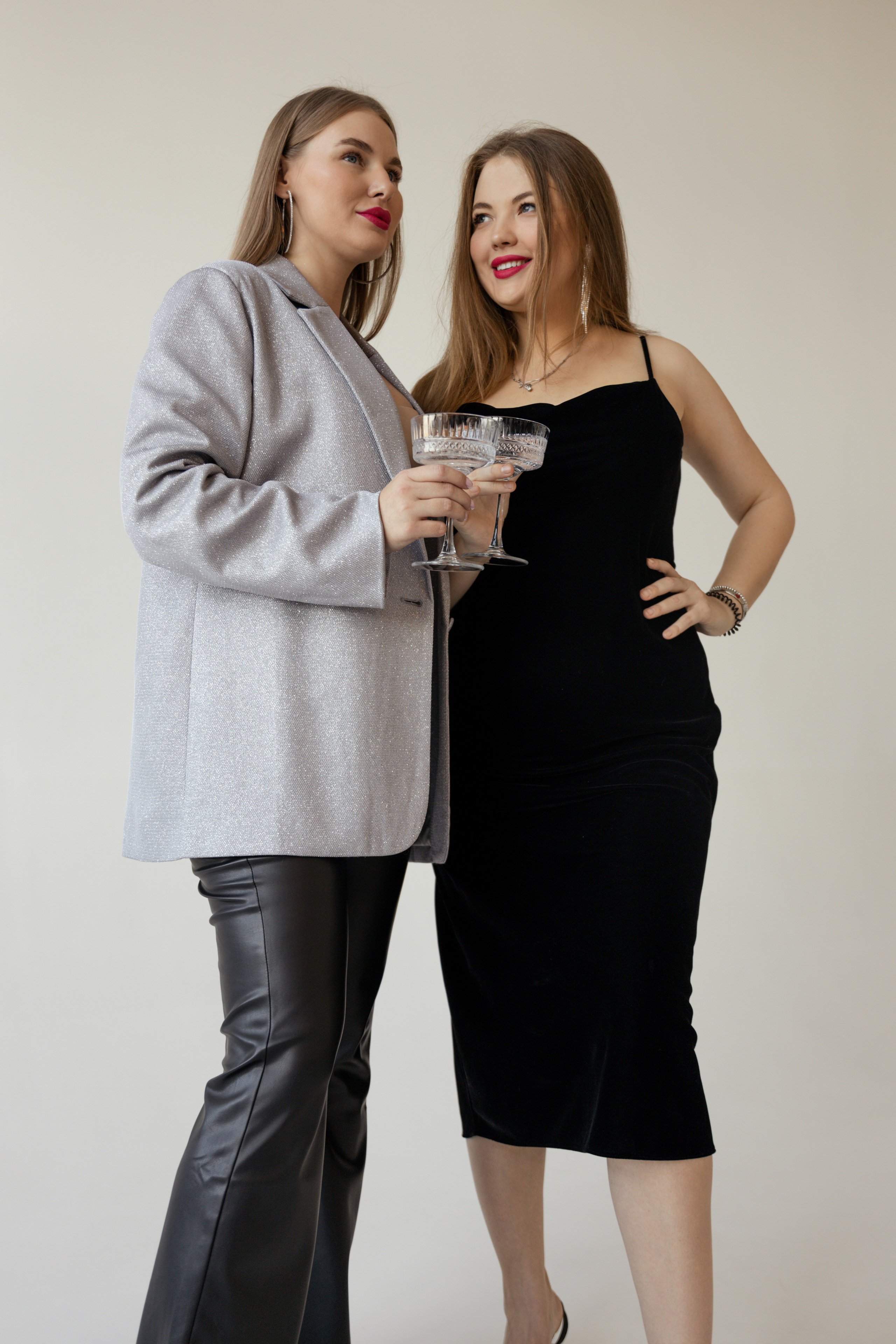 Аня и Кристина. Главная