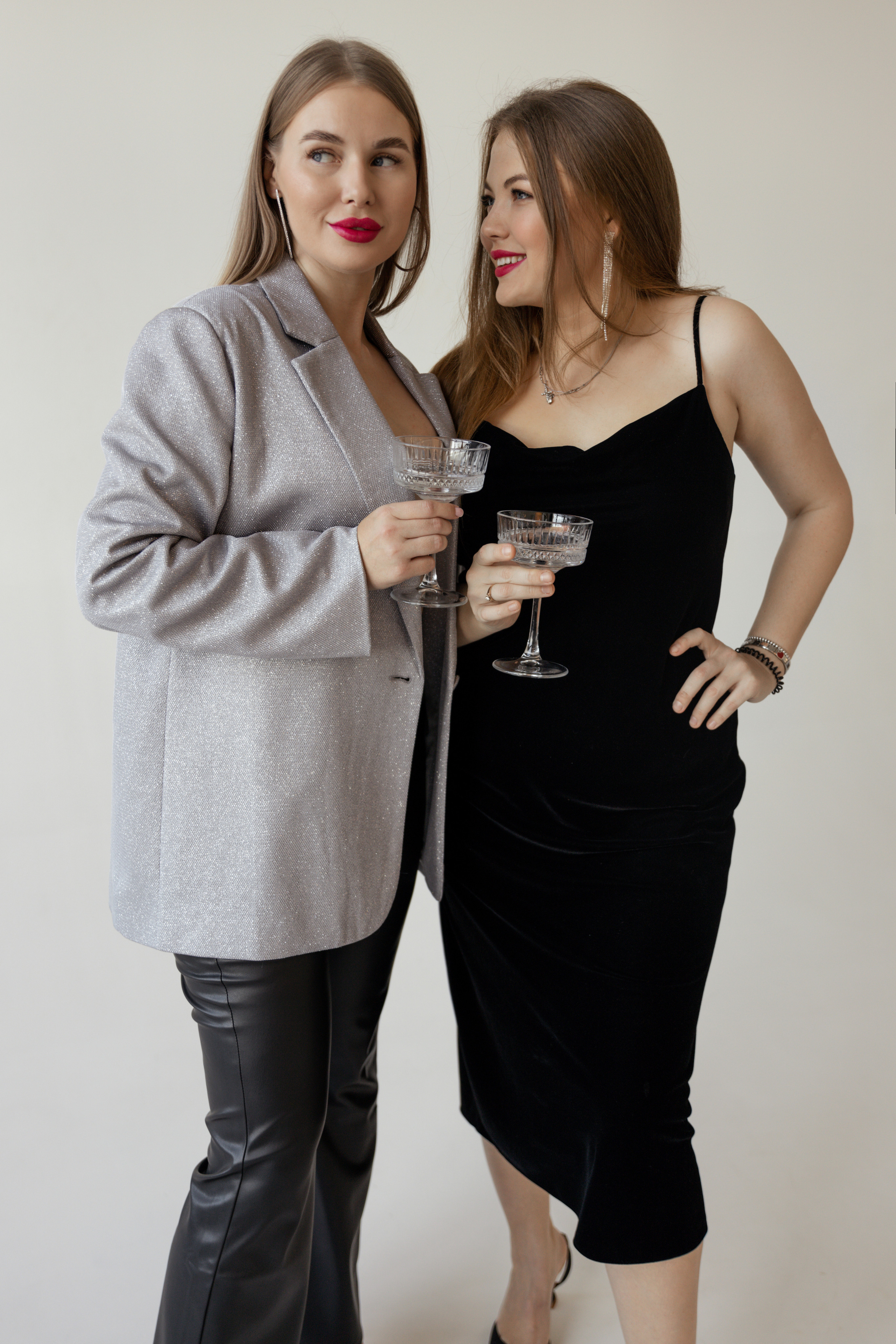 Аня и Кристина. Главная