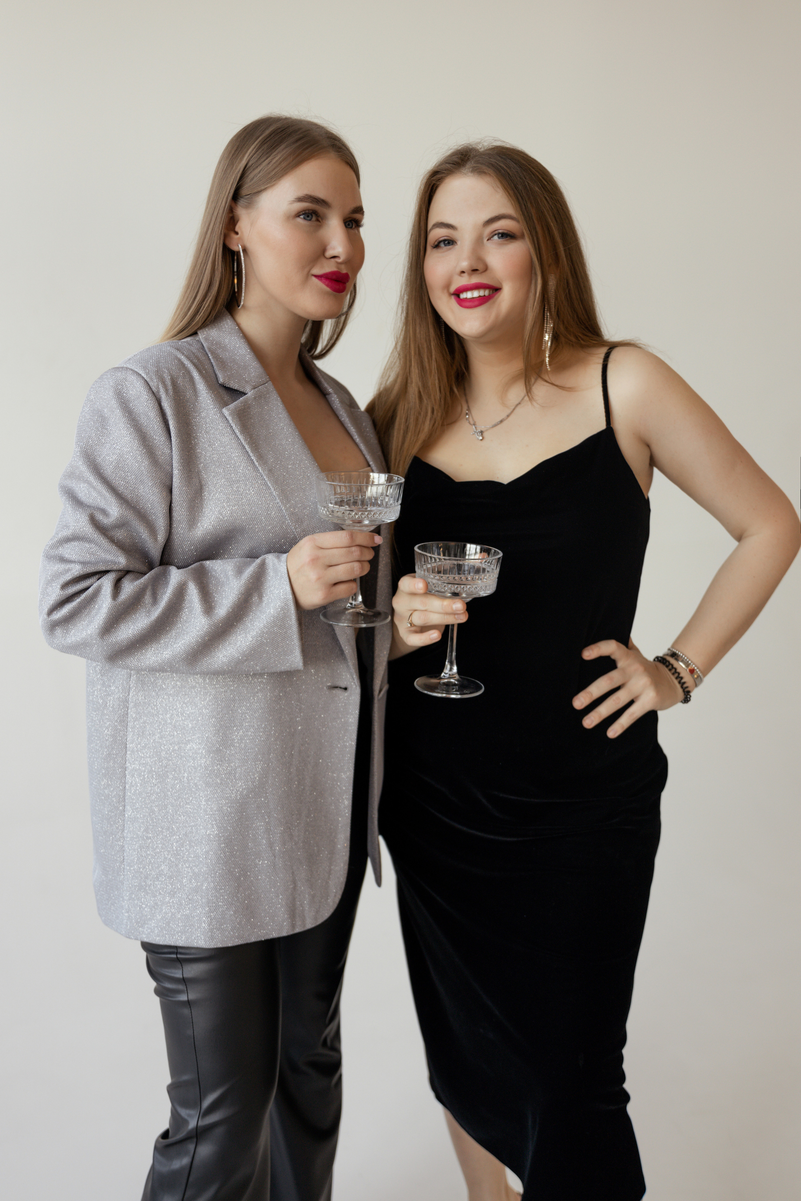 Аня и Кристина. Главная