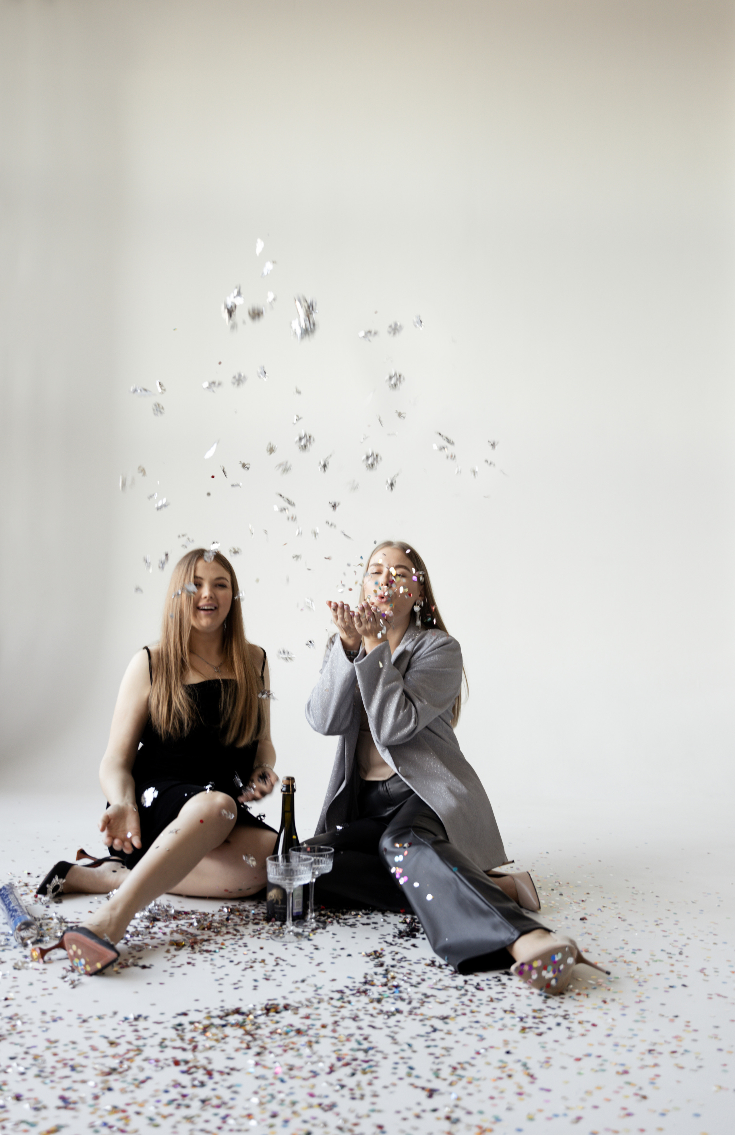 Аня и Кристина. Главная