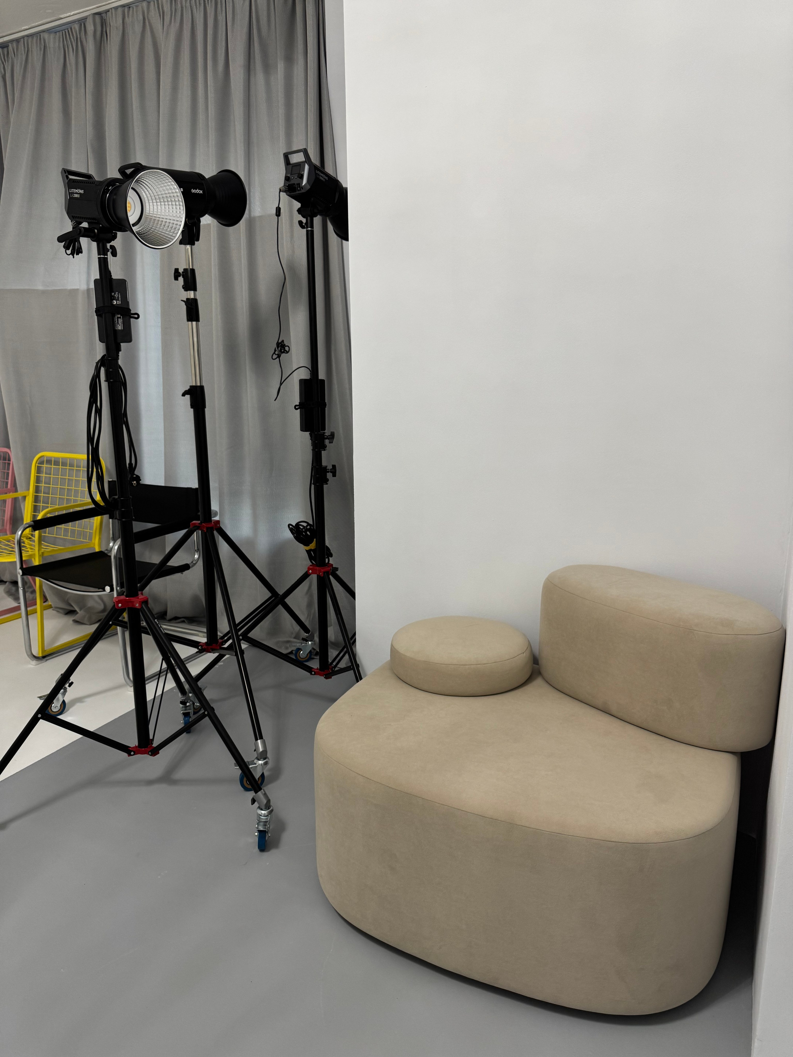 Аренда зала для фотосессии в Уфе| Зал № 2 с циклорамой | LINZA PHOTO. Аренда фотостудии в Уфе | LINZA Photo — 2 зала с оборудованием