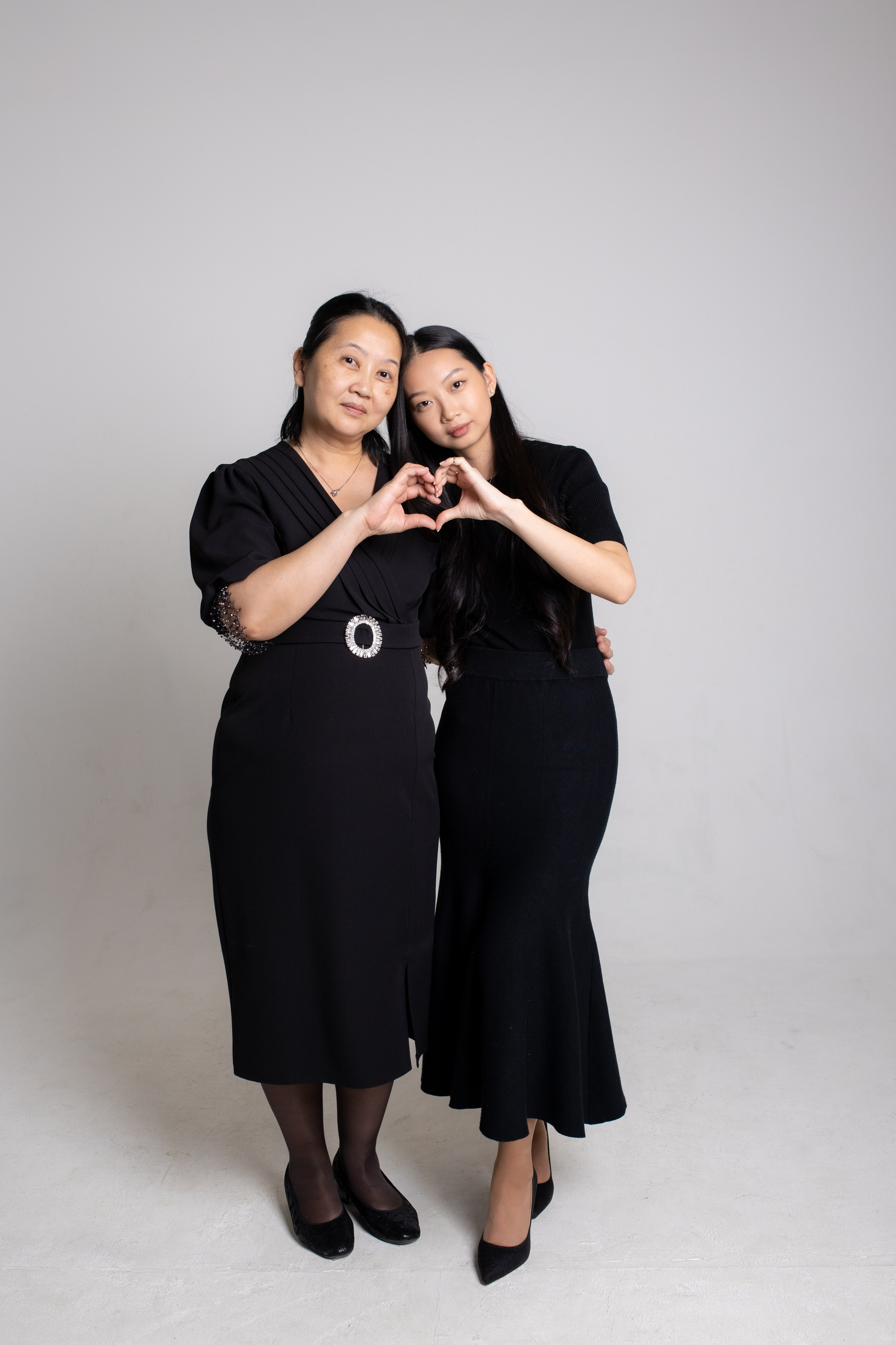 Семейная фотосессия на циклораме с импульсным светом. Фотограф в Железнодорожном и Балашихе