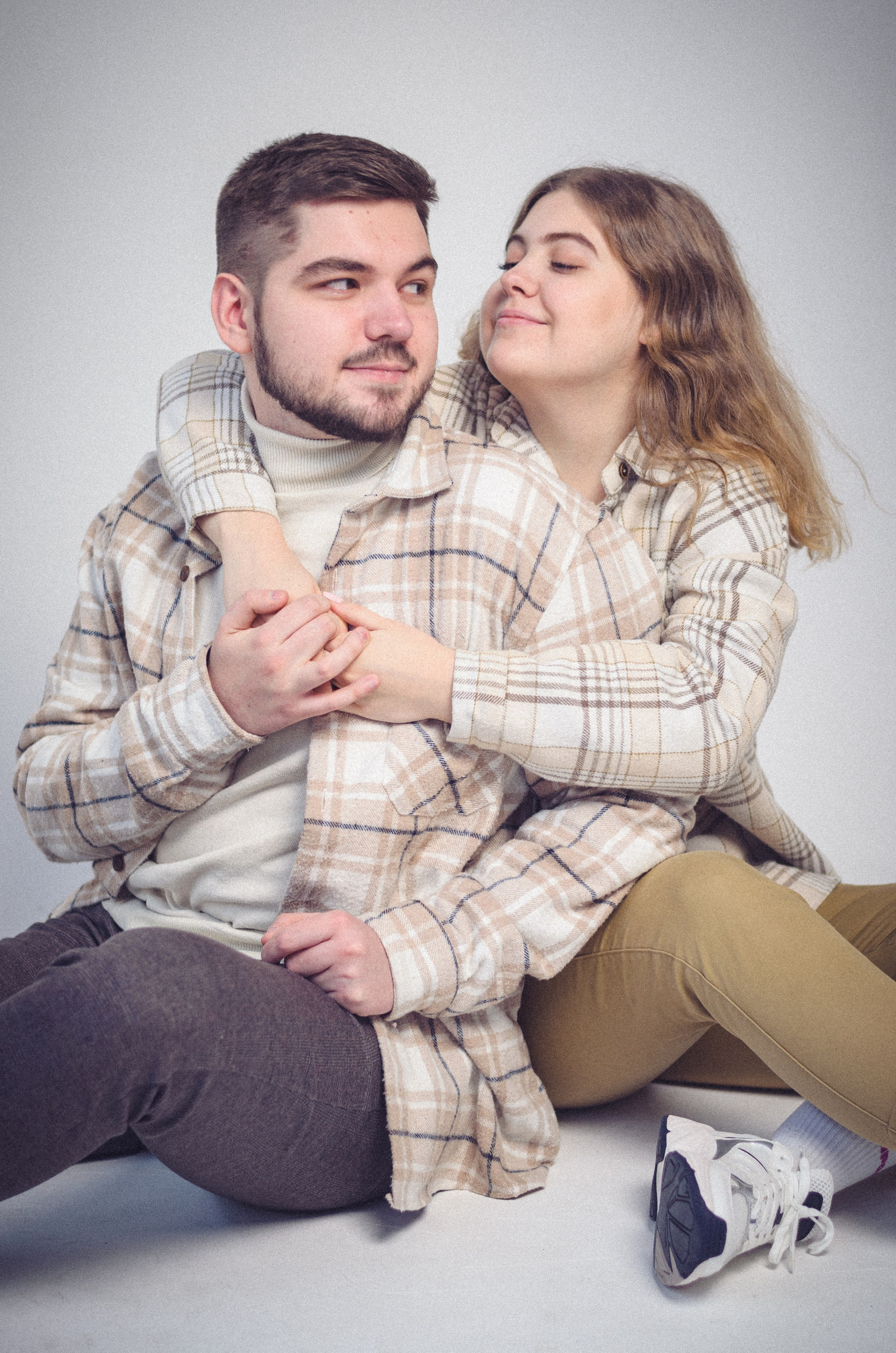 Чувственная парная фотосессия в студии. Портретный и репортажный фотограф в Санкт-Петербурге