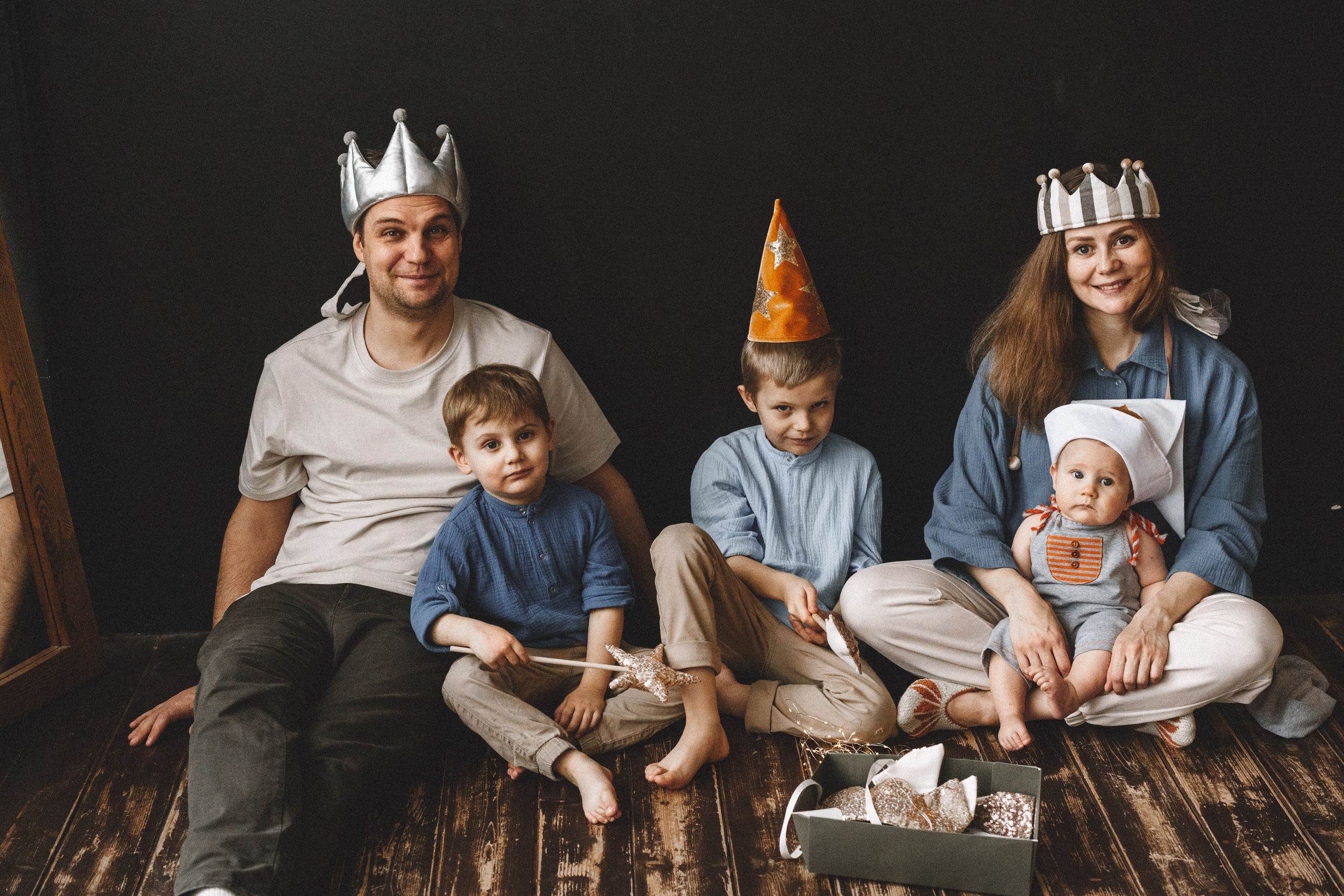 Четыре рыцаря и принцесса в ожидании Нового года. Семейный и детский фотограф и видеограф в Москве, Серпухове и Тарусе Валерия Сорокина