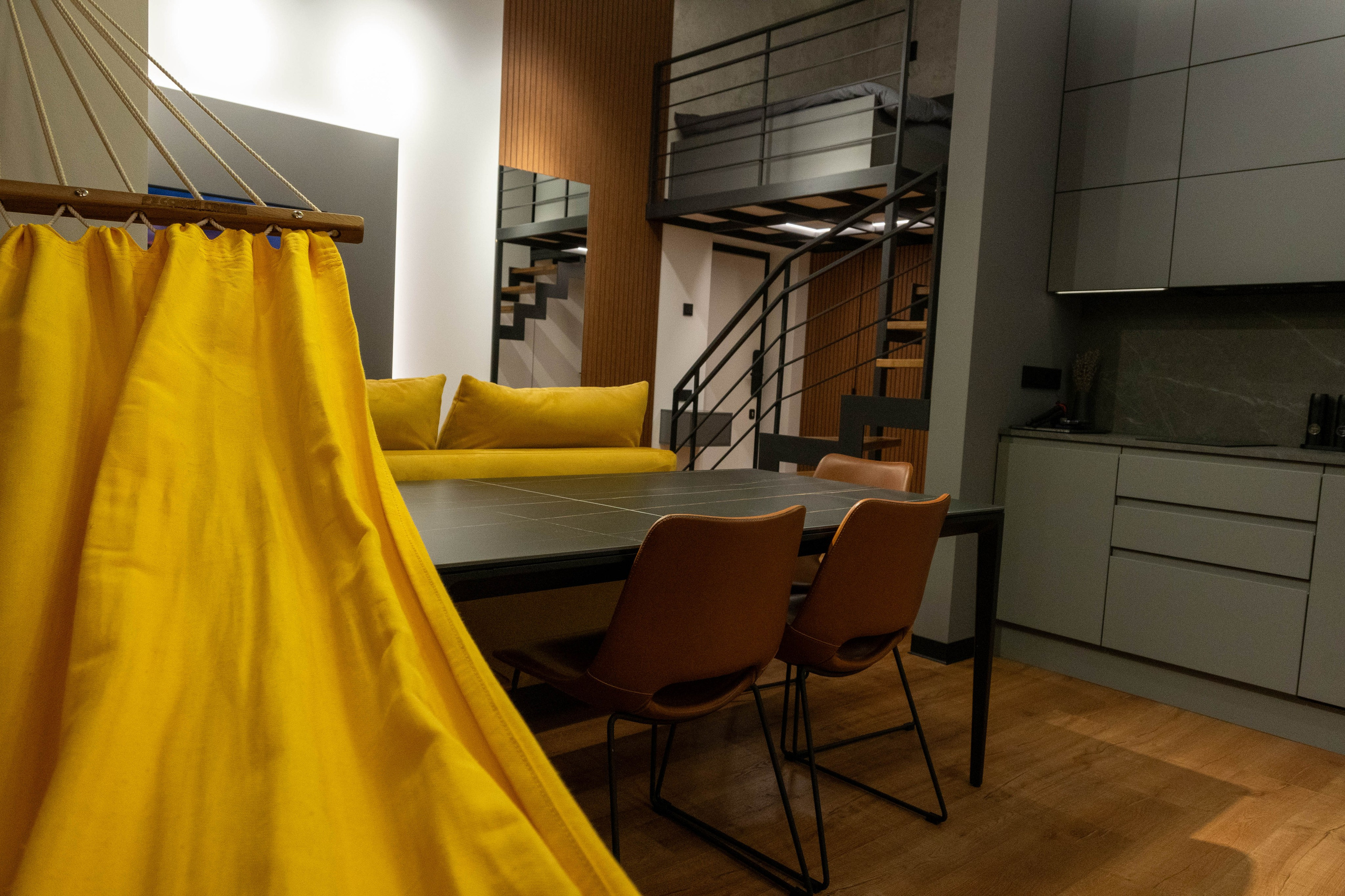 The apartment is on two levels. Fotograf Dmitrii Donets