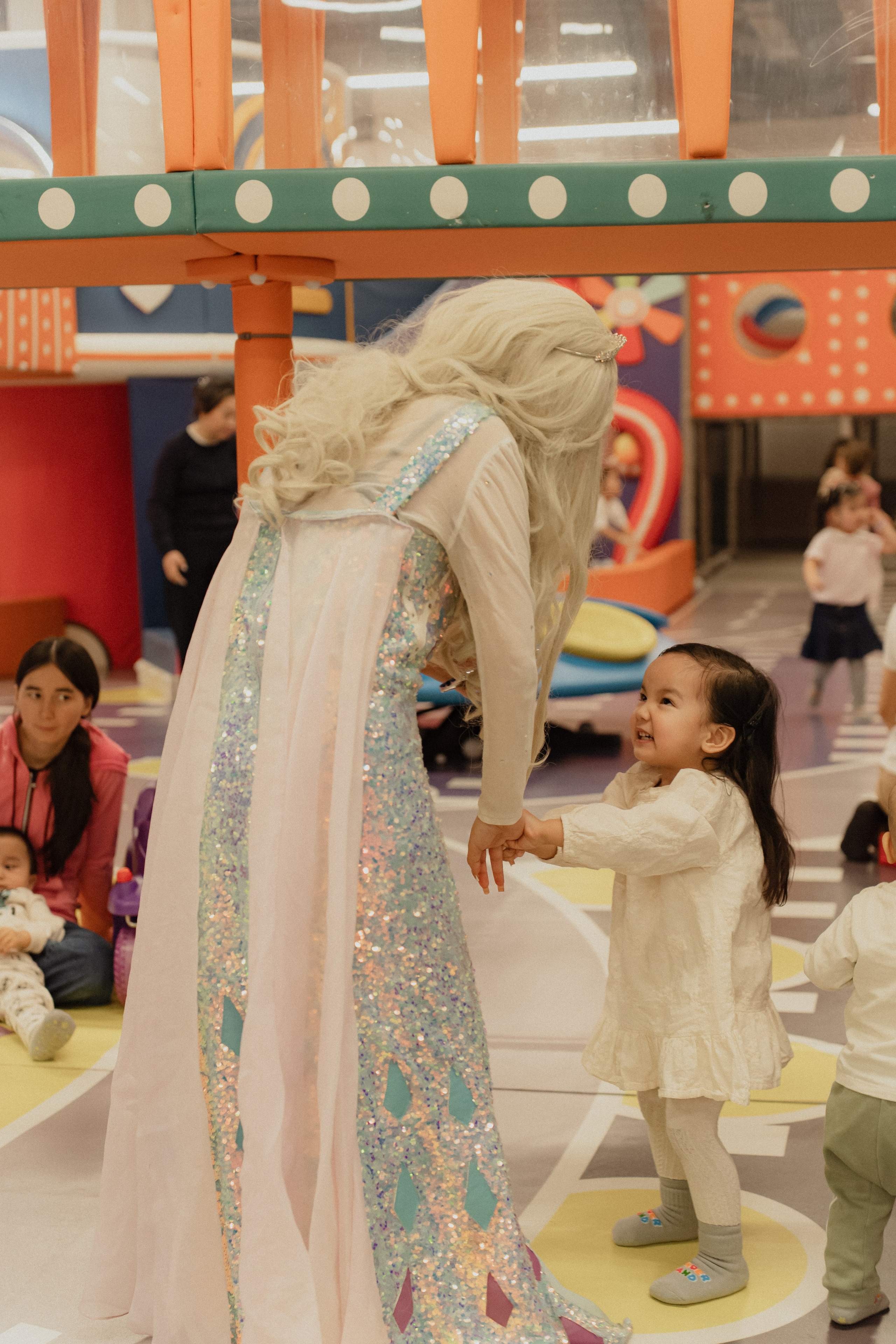 День рождения Алиши (кафе). Крис Богомазова