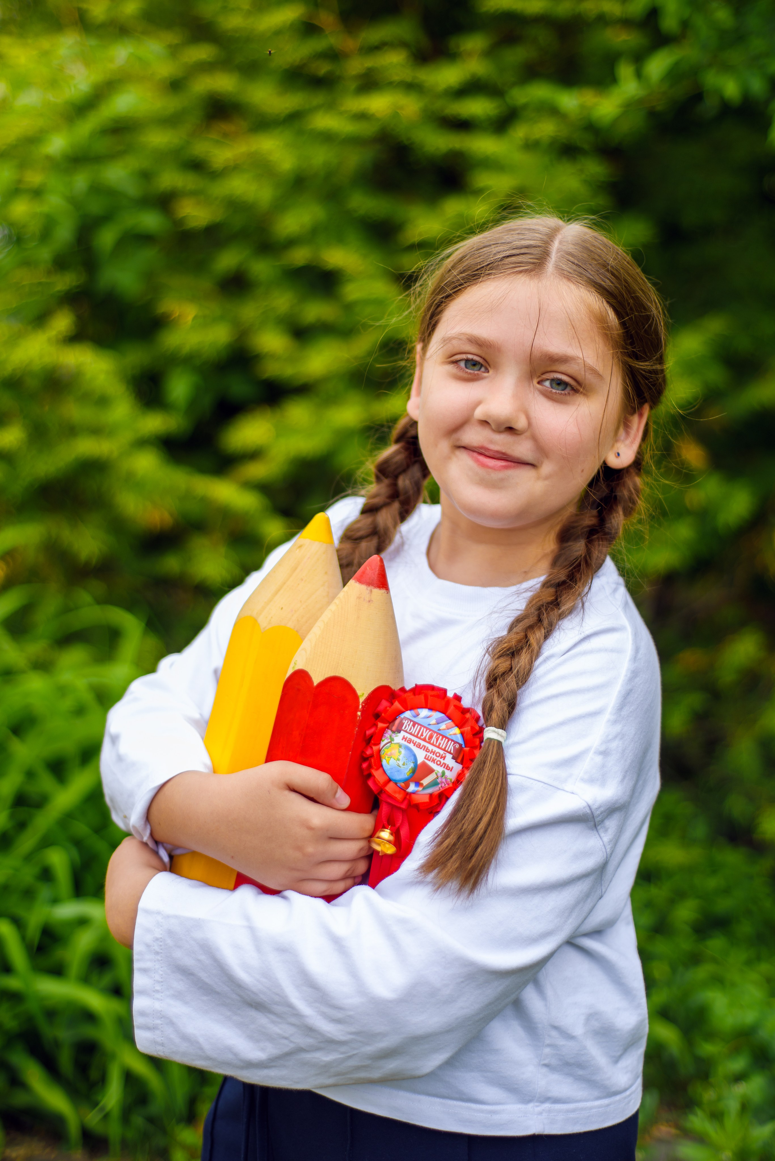 Фотосъемка в школьном саду. Фотограф. Выпускные альбомы в Барнауле