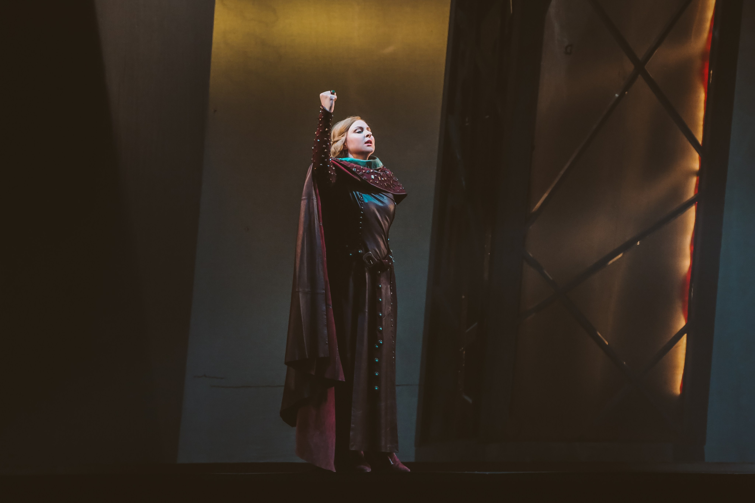 «Трубадур» Верди в Новой опере. Дарья Письменюк / Darya Leitstern — фотограф, музыкант, журналист, путешественник