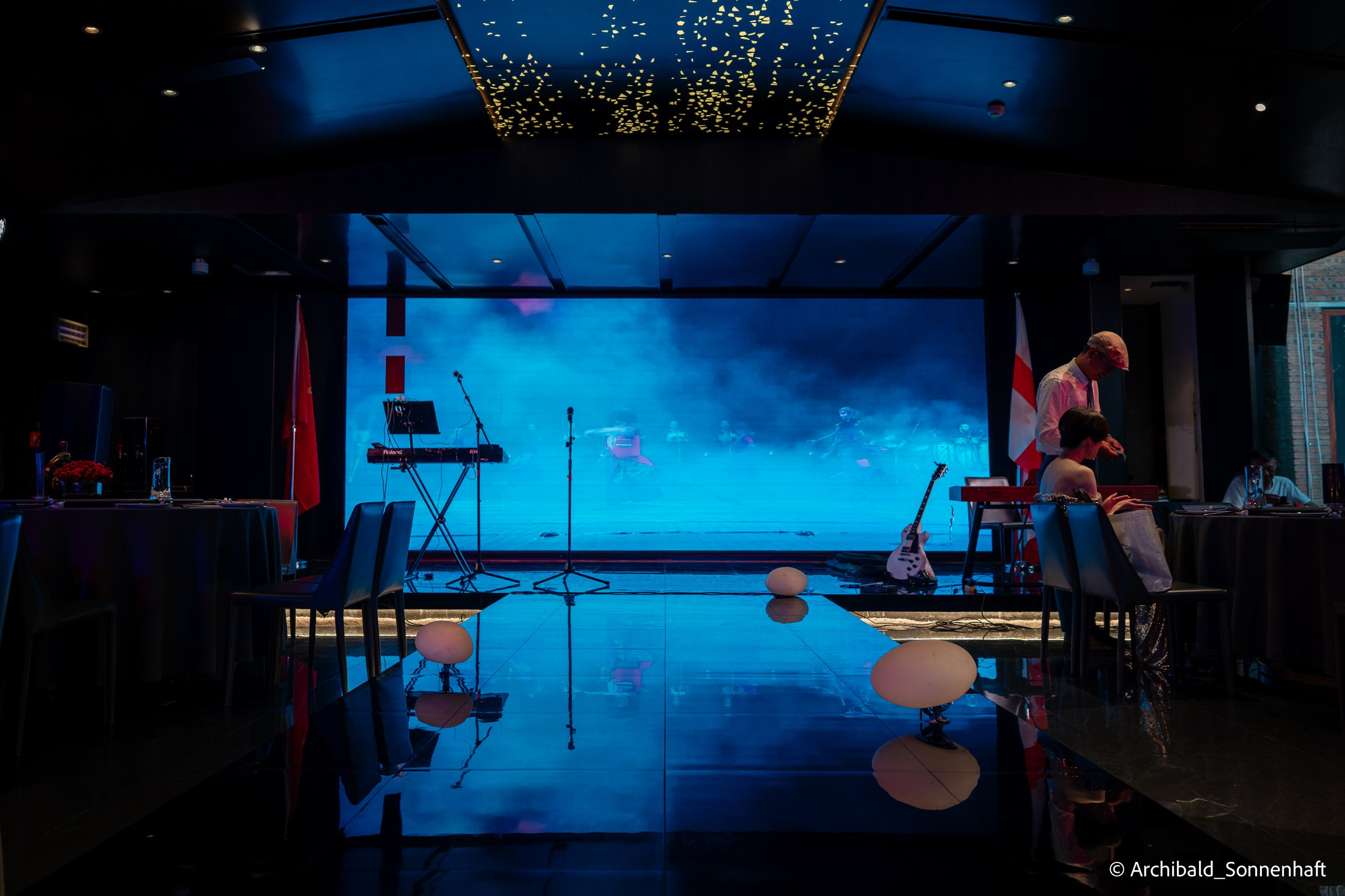 Georgian party. Photographer in Guangzhou, China. Archibald Sonnenhaft