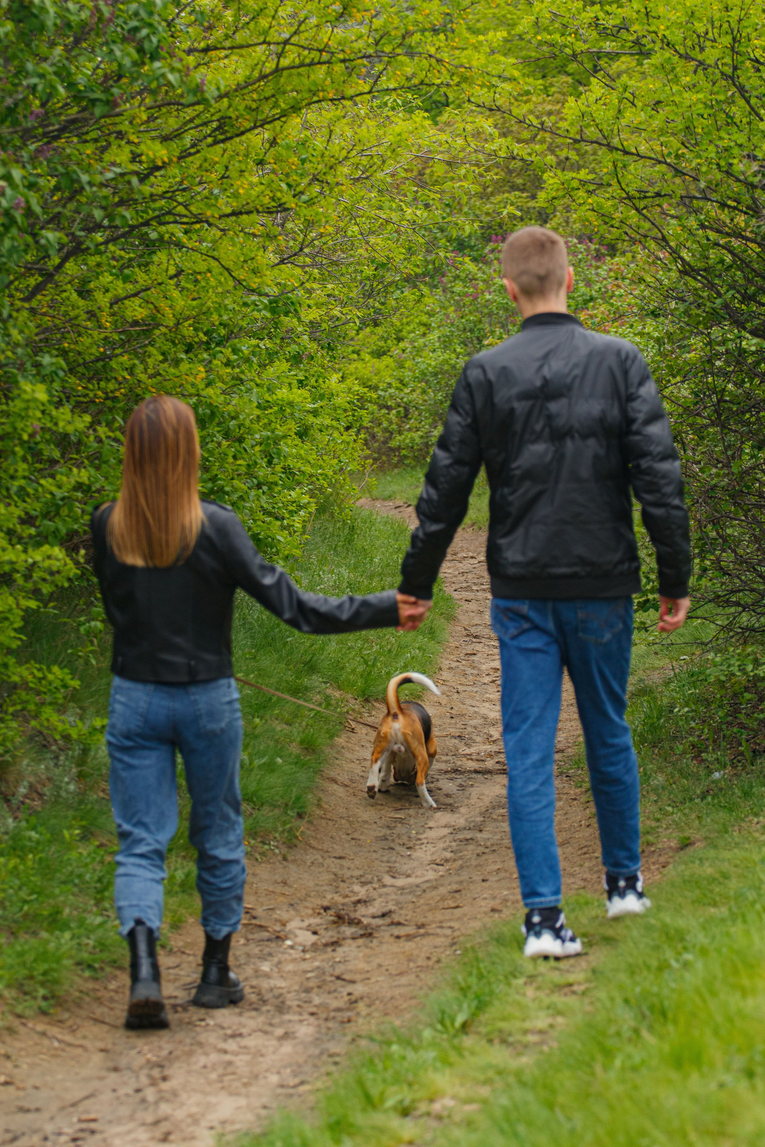 Бигль Старк и его хозяева Яна и Евгений. Фотограф Екатерина Козловская