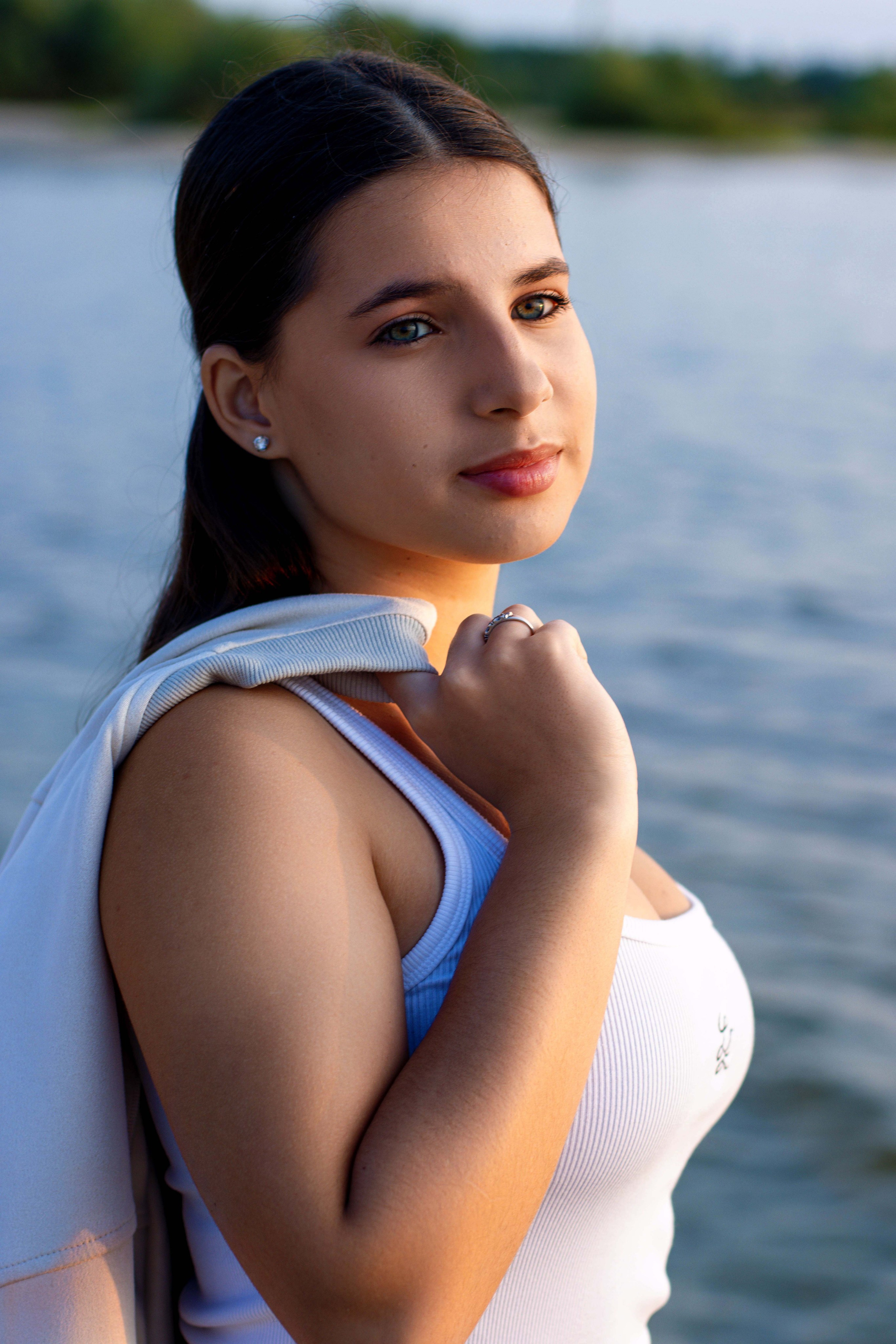 Эмилия у озера. Фотограф Татьяна Матрос