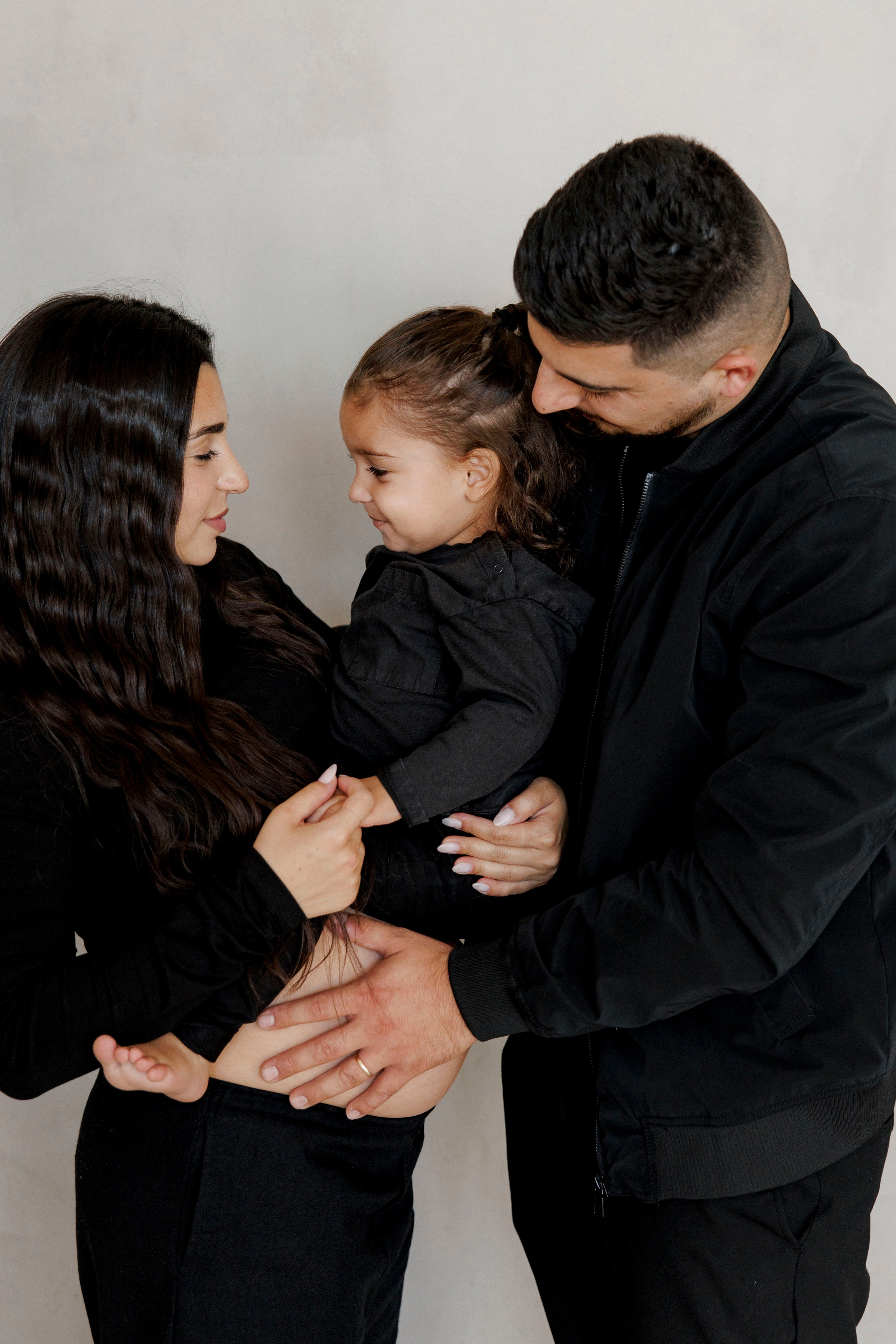 Pregnancy photoshoot inside the Grey Studio. Главная