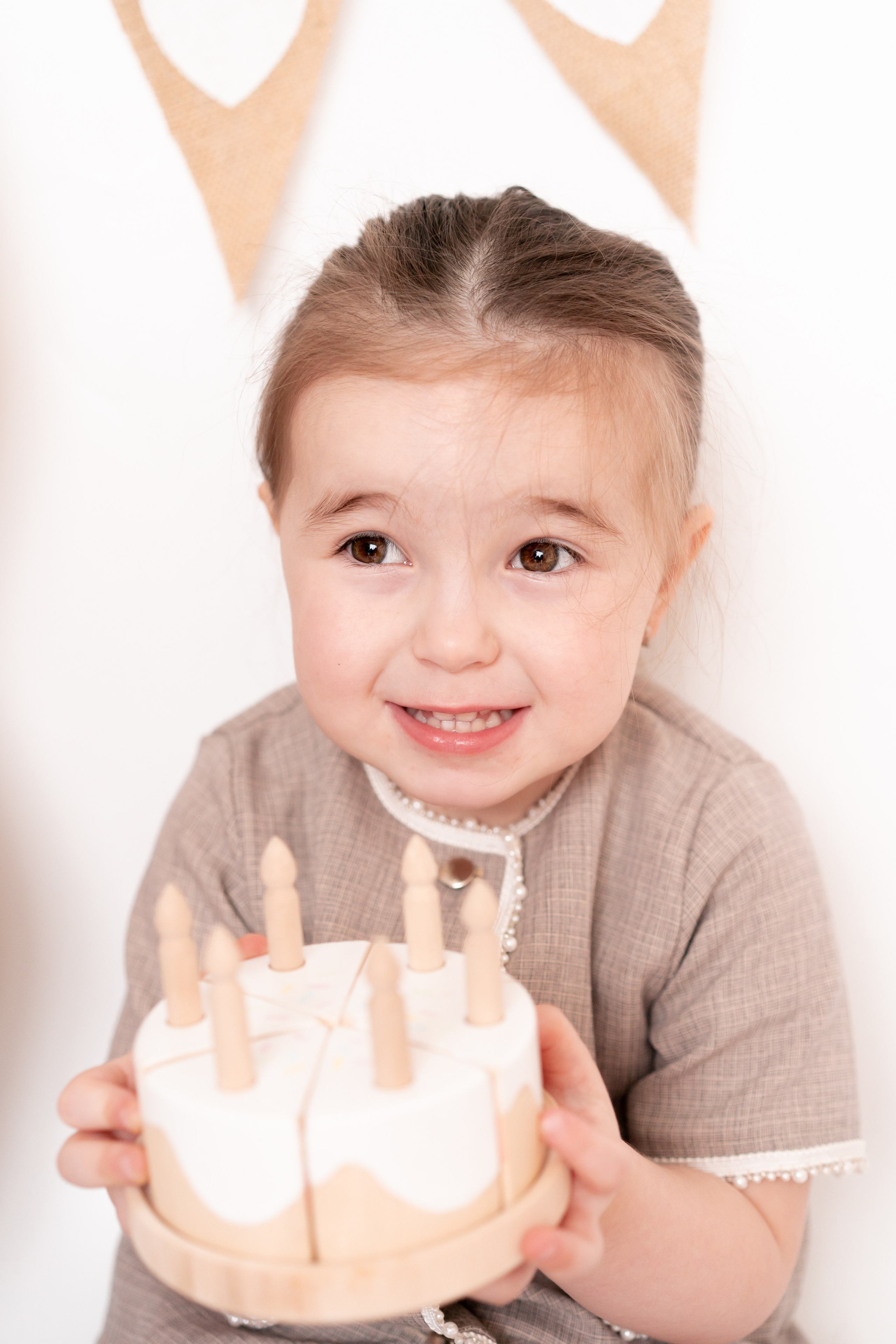 С Днём Рождения ребенка, портрет. Детская, семейная фотостудия в Санкт-Петербурге