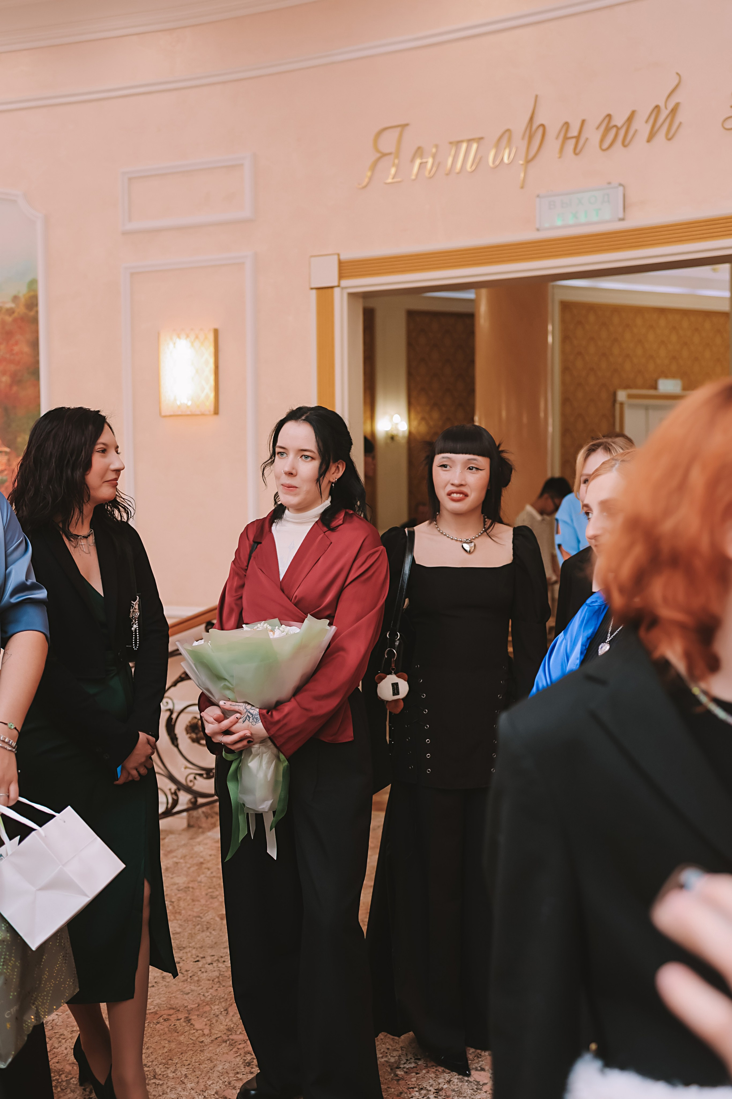 Айвазовский и парк дружбы народов. Семейный фотограф Тюмень, фотограф на роды Салмина Мария