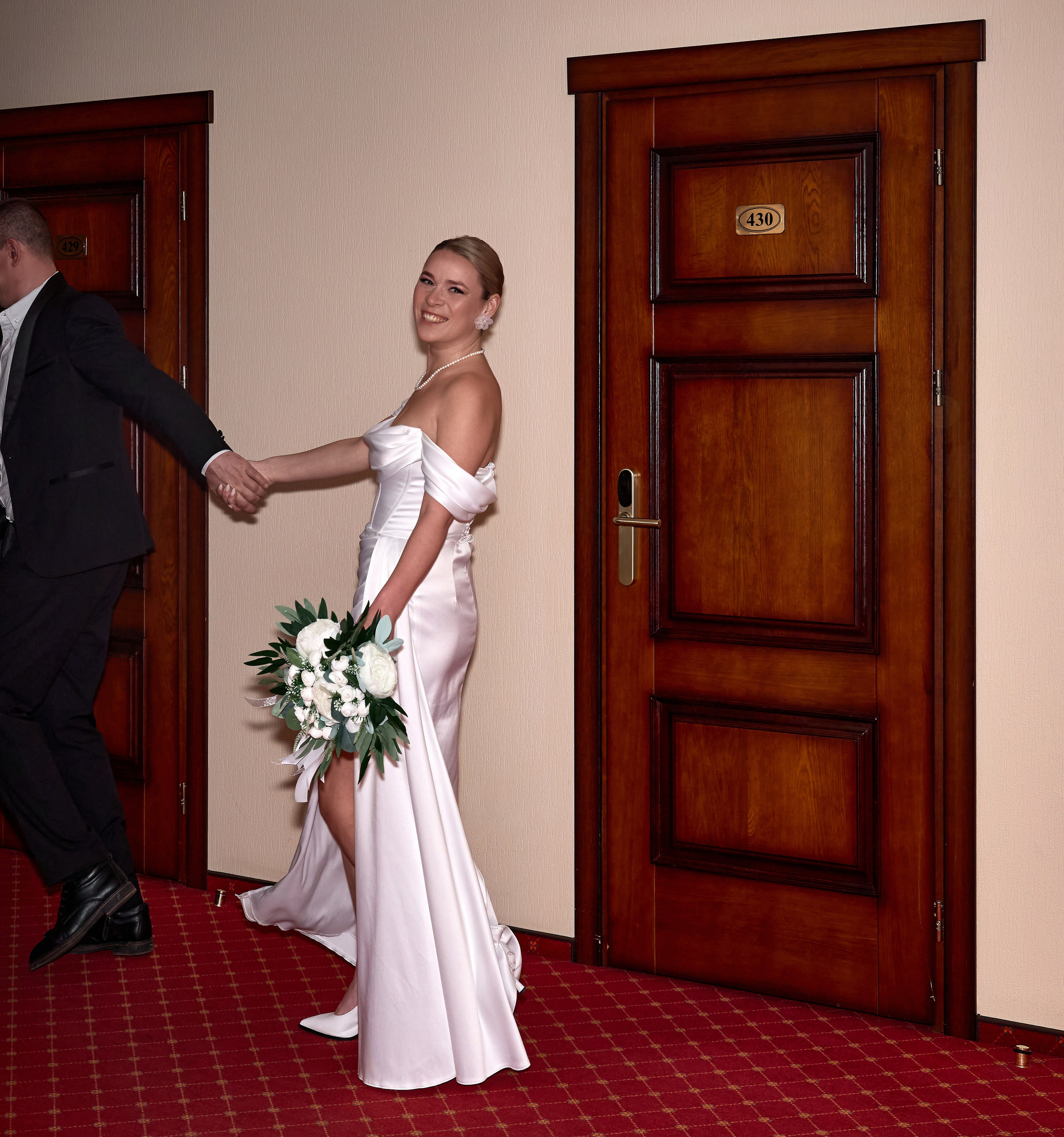 Утро невесты и свадебная фотосессия в гостинице