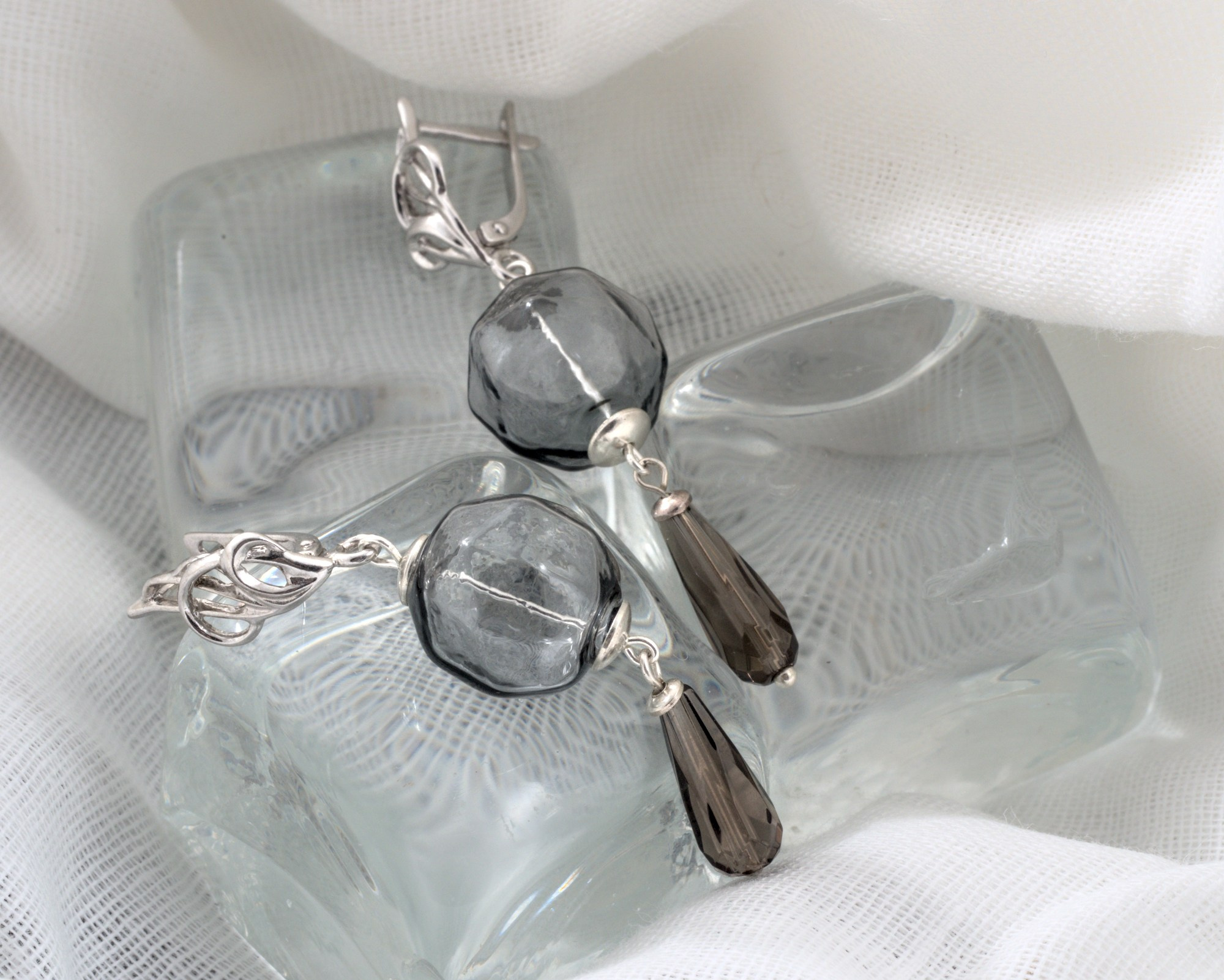 На светлом фоне. Предметный фотограф Мария Белка