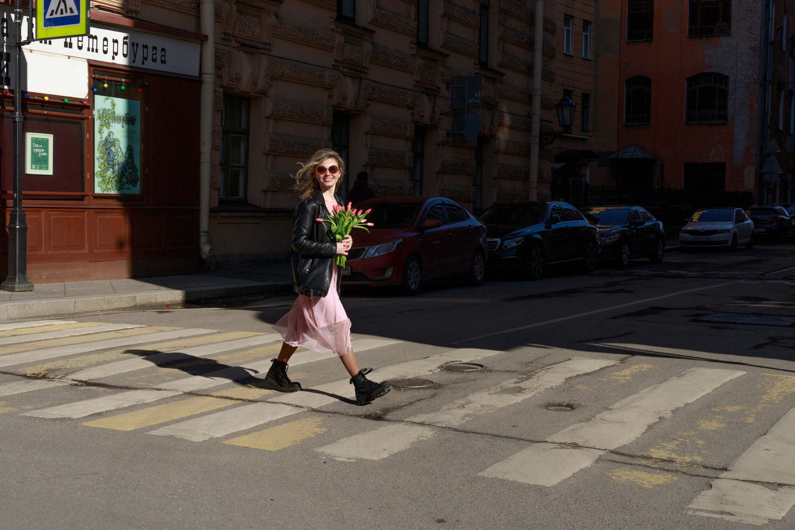 Фотопрогулка в городе с тюльпанами. Фотограф Санкт-Петербург Конюхова Мария