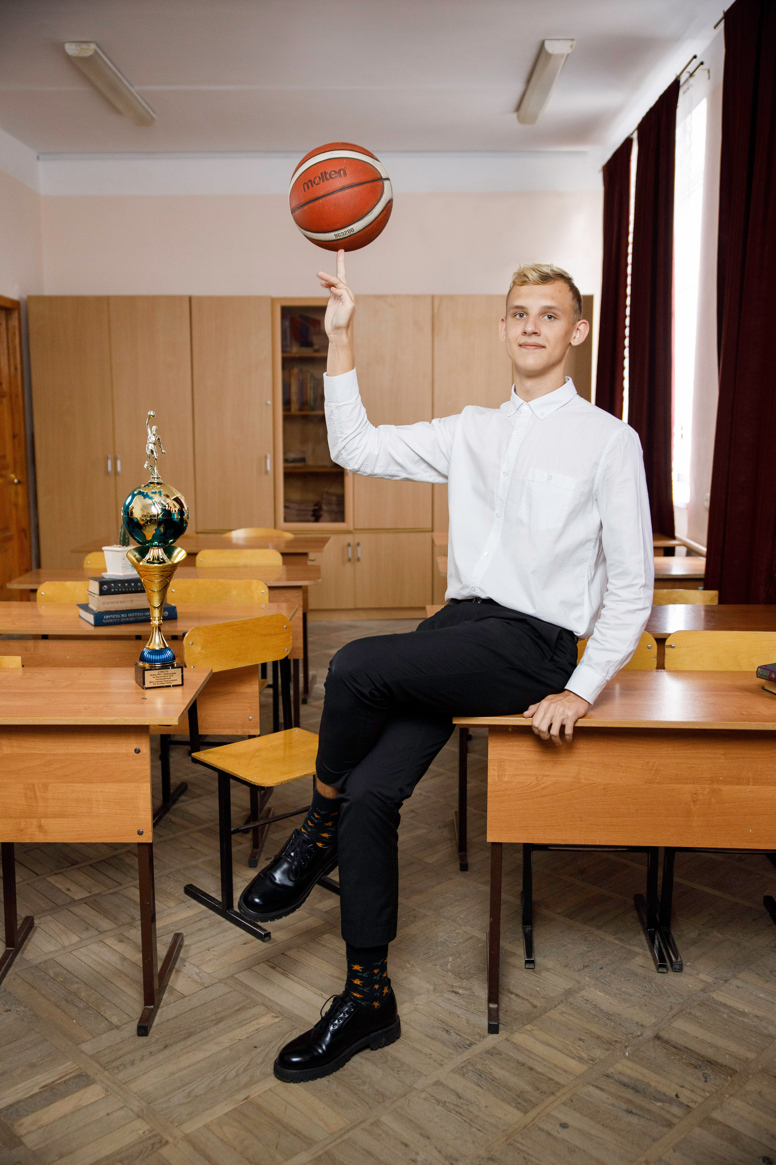 Выпускные школьные альбомы. Фотограф Андрей Баксов