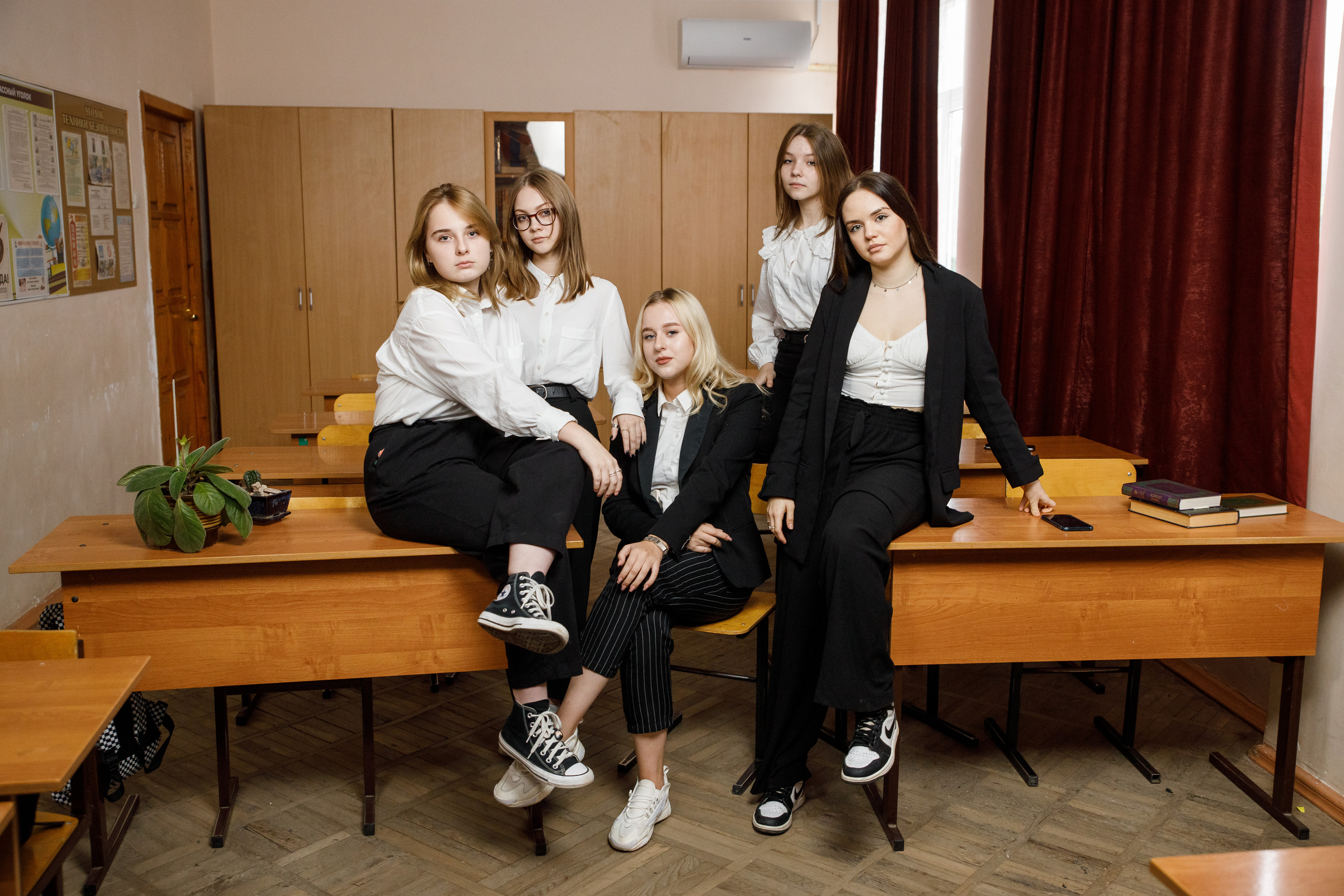 Выпускные школьные альбомы. Фотограф Андрей Баксов