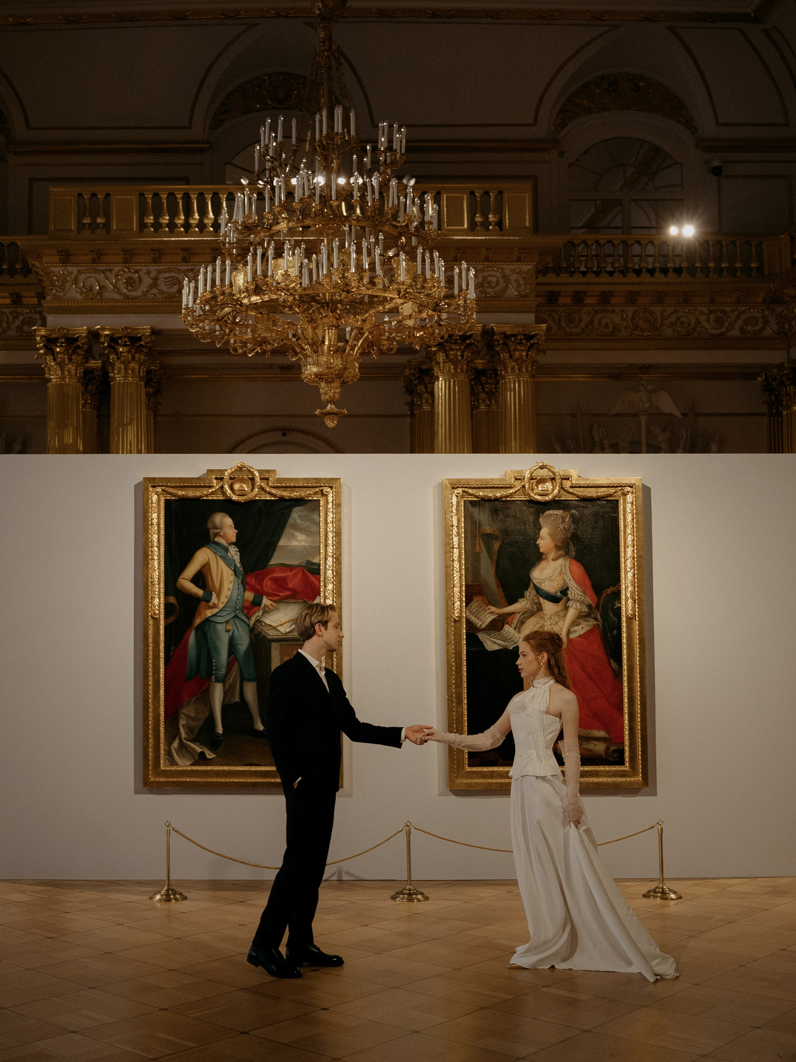 В Эрмитаже. Свадебный фотограф в Санкт-Петербурге Саша Колоцей