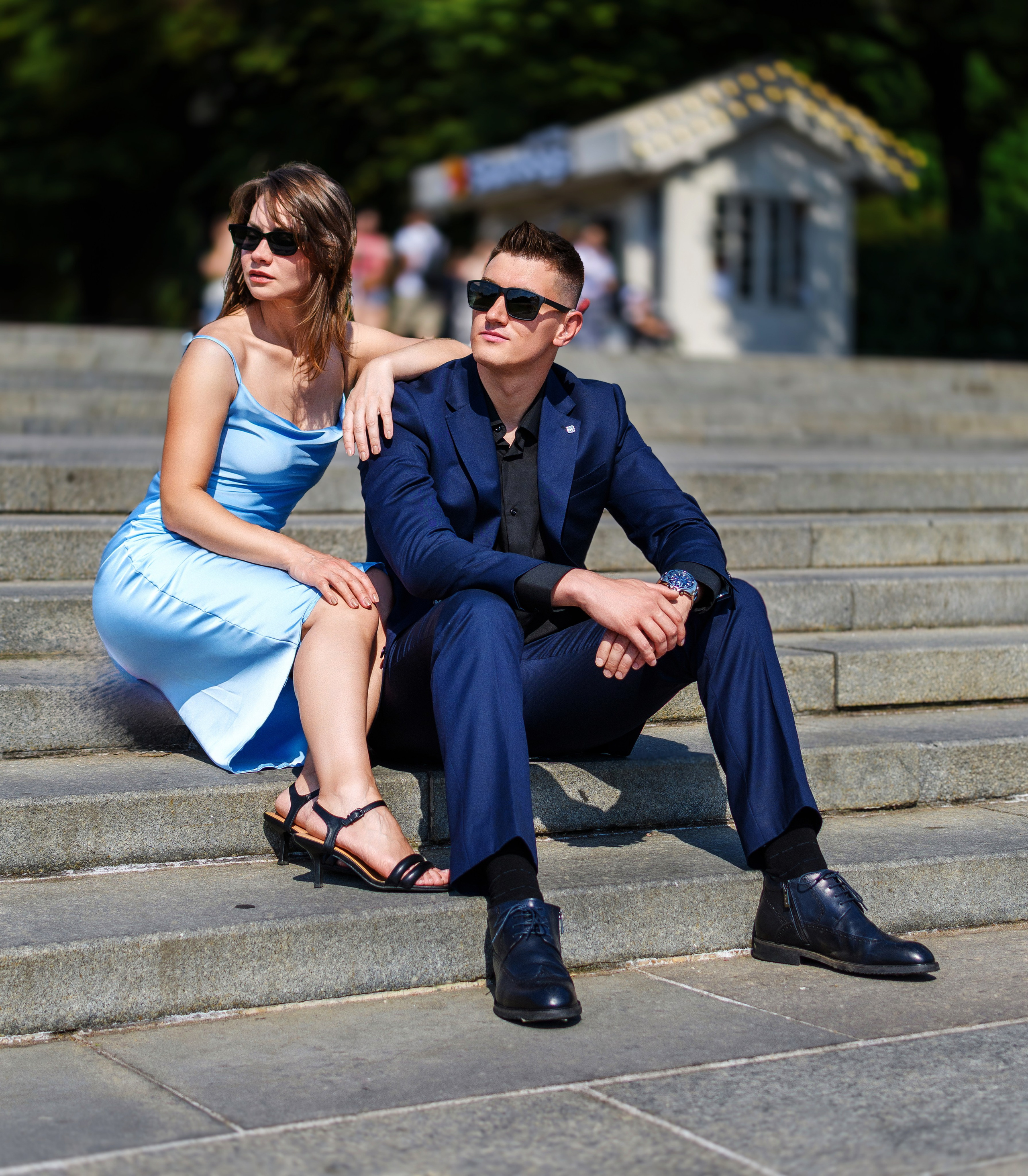 Фото идеи для фотосессии девушки и парня на улице в Москве