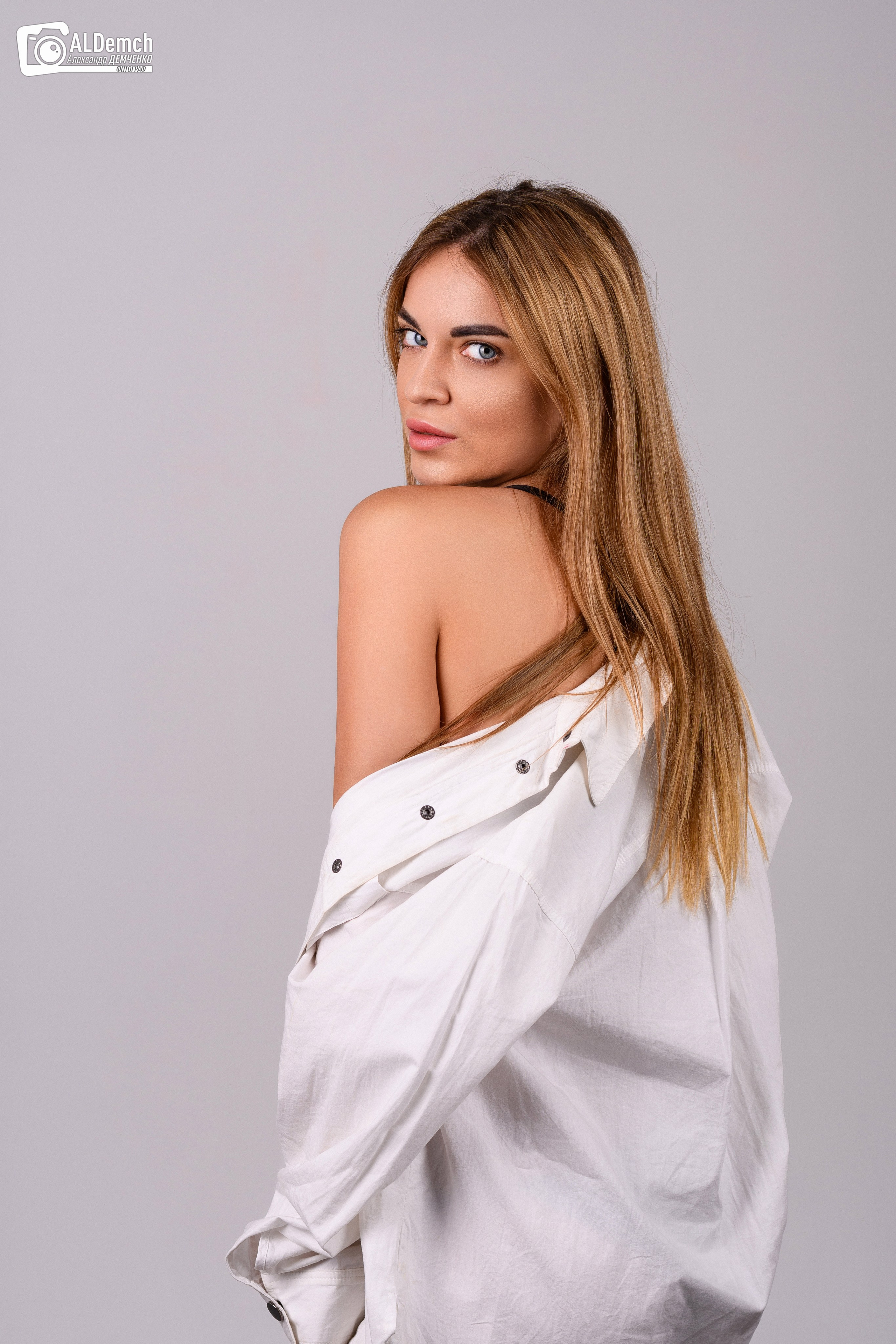 Референсы и фото идеи для фотосессии девушки в белой рубашке