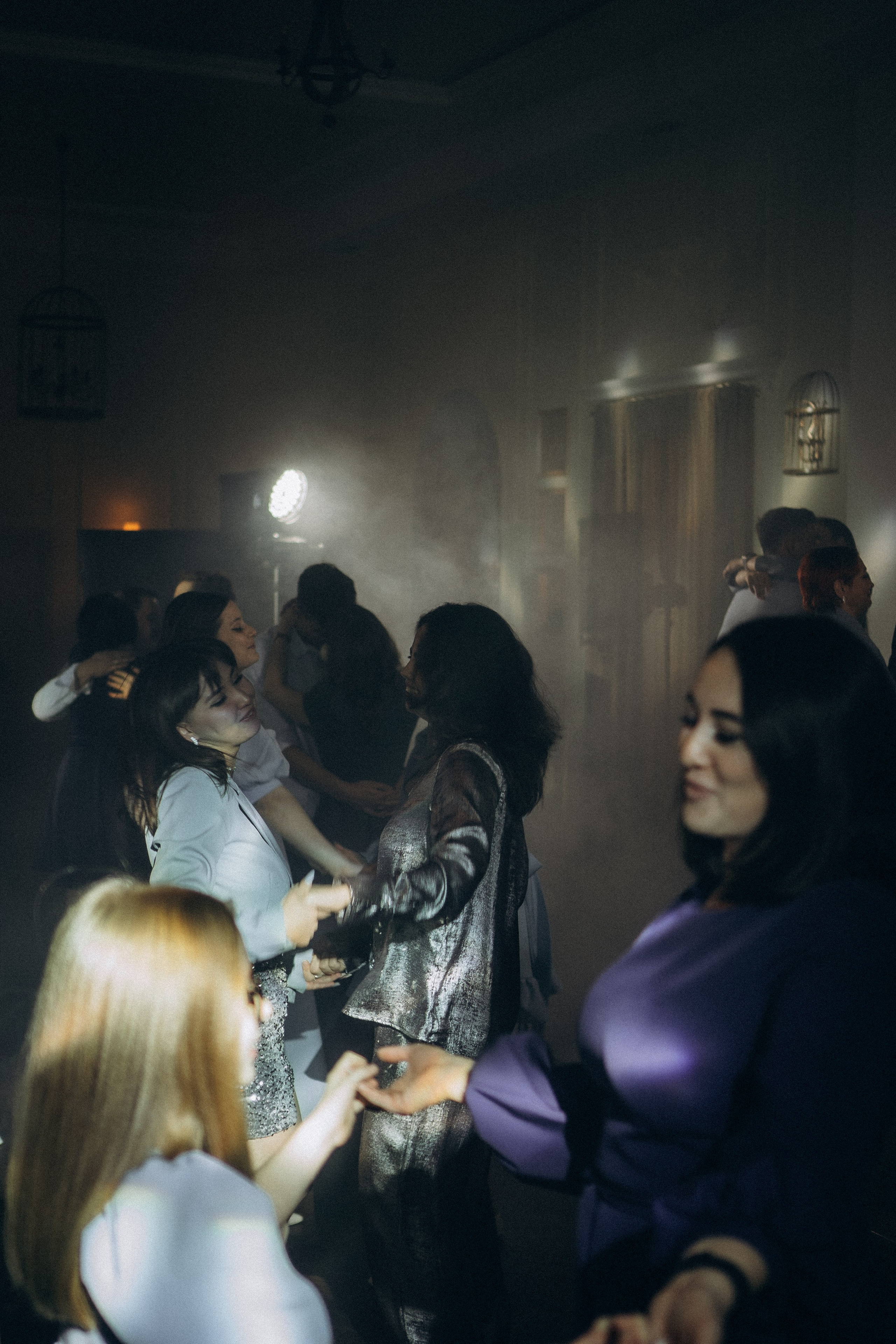 СВАДЕБНАЯ СЬЕМКА СБОРОВ В ОТЕЛЕ И ВЫЕЗД НА ЦЕРЕМОНИЮ (СНЯТО В СИБИРЕ В НИЖНЕВАРТОВСКЕ). Профессиональный фотограф, Санкт-Петербург — Виктория Богомолова