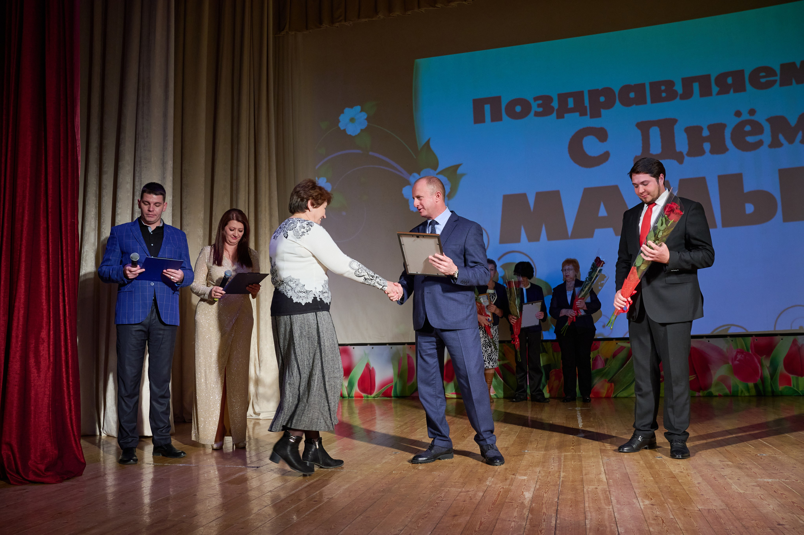 День матери. Кабардинка. Жизнь курорта Кабардинка в фотографиях