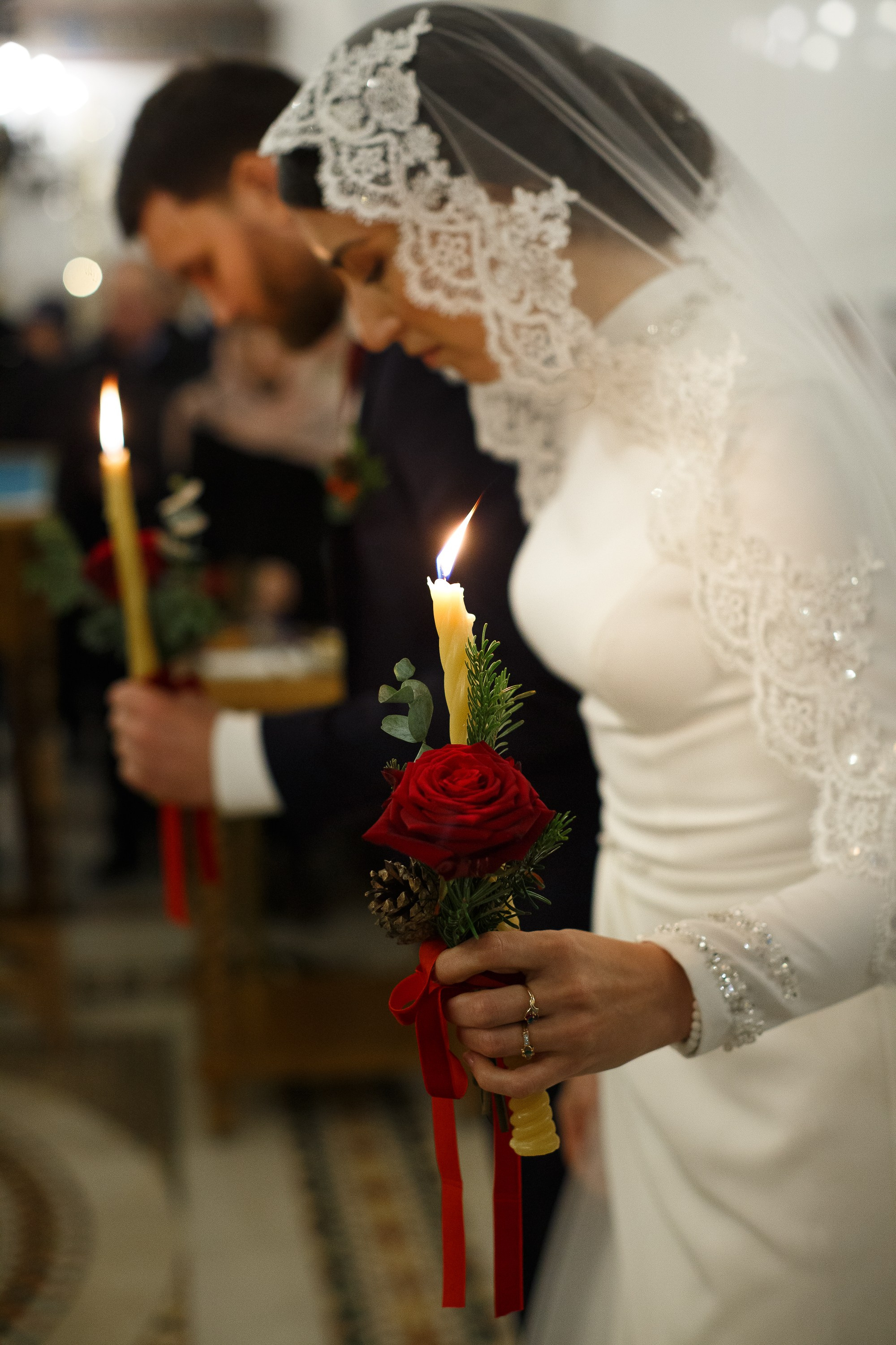 Венчание в храме Покрова Пресвятой Богородицы в Ясенево. Фотограф Арсений Юревич.