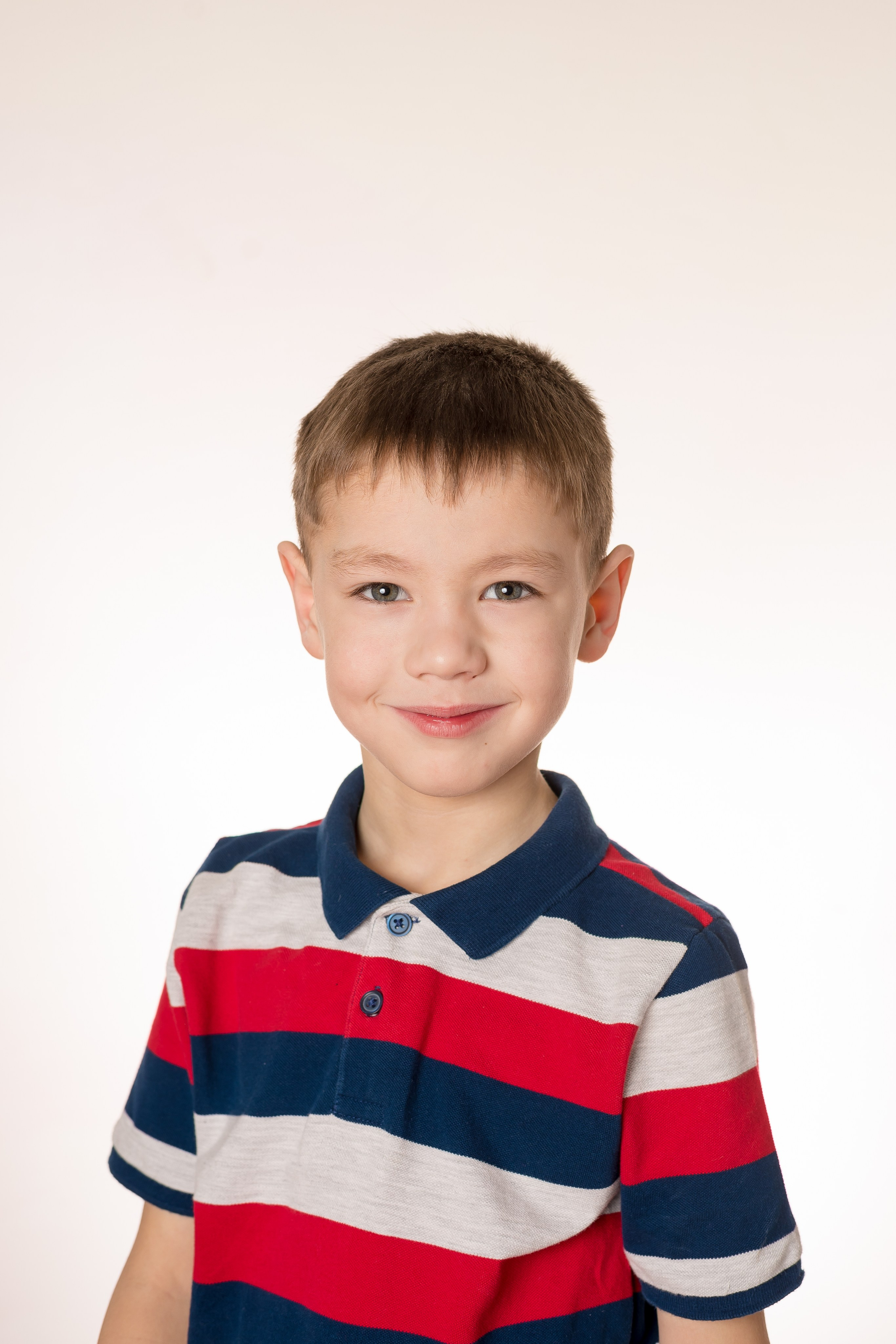 Портреты на одготонном фоне. Детский фотограф в Екатеринбурге и Берёзовском Евгений Кондаков