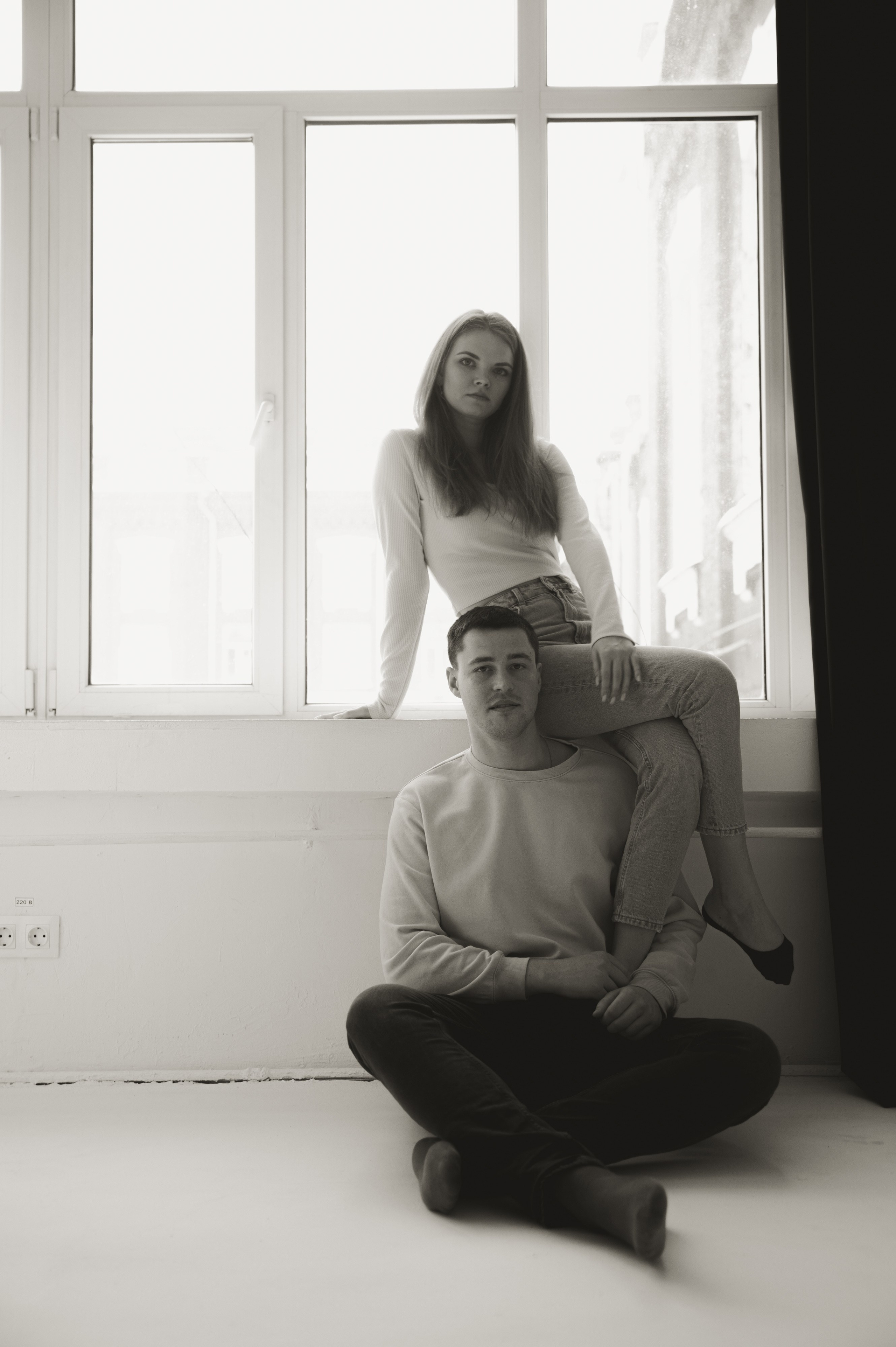 Предсвадебная лавстори в студии в Москве. Свадебный и портретный фотограф в Москве Жердев Даниил