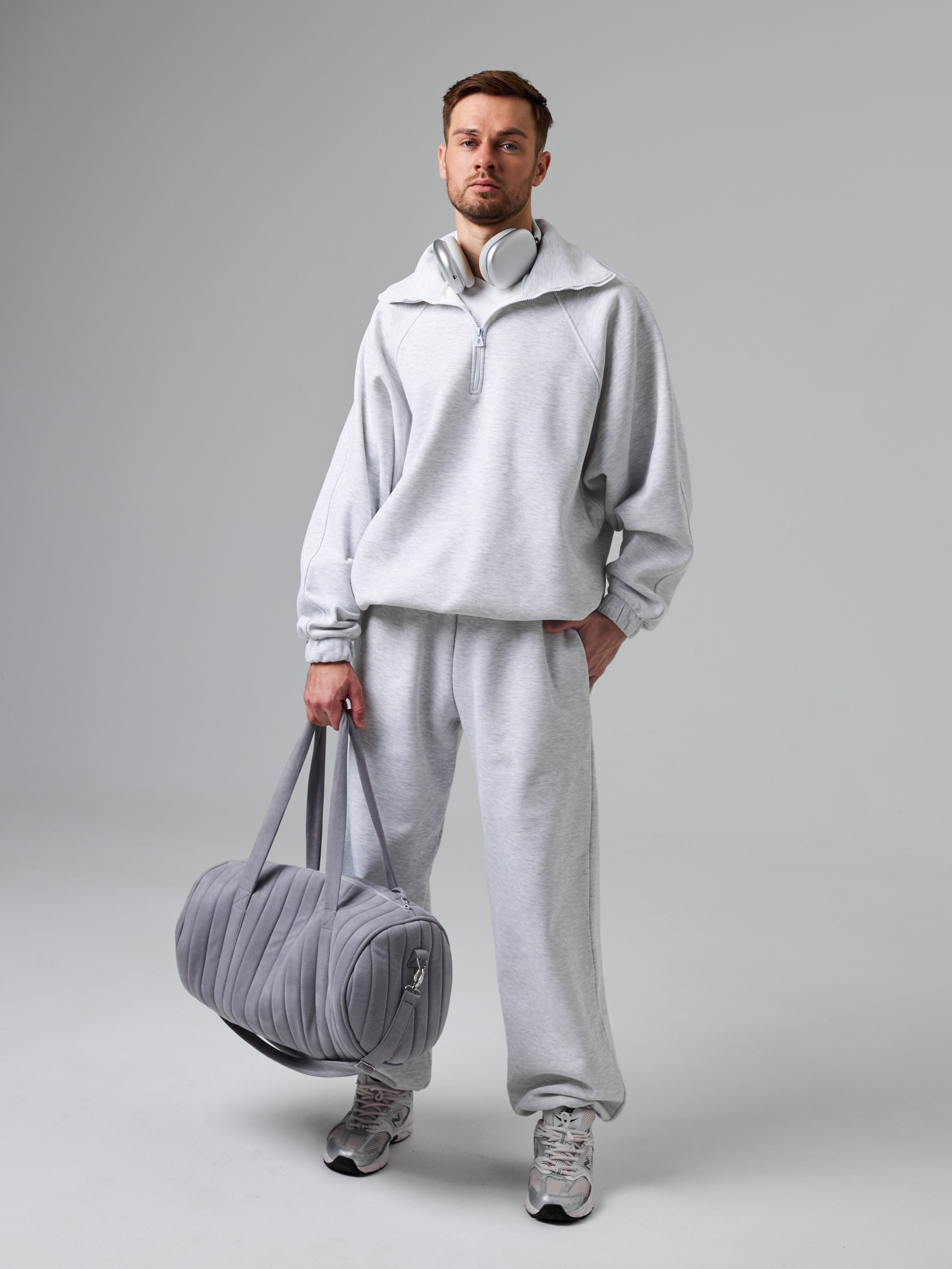 Фотосъемка оверсайз костюмов Екатеринбург Wildberries ВБ Ozon Озон спортивный костюм оверсайз фотосессия одежды Екб заказать цена фото товар. Фотограф Екатеринбург Анастасия Жерновская | Маркетплейсы и нейрофото