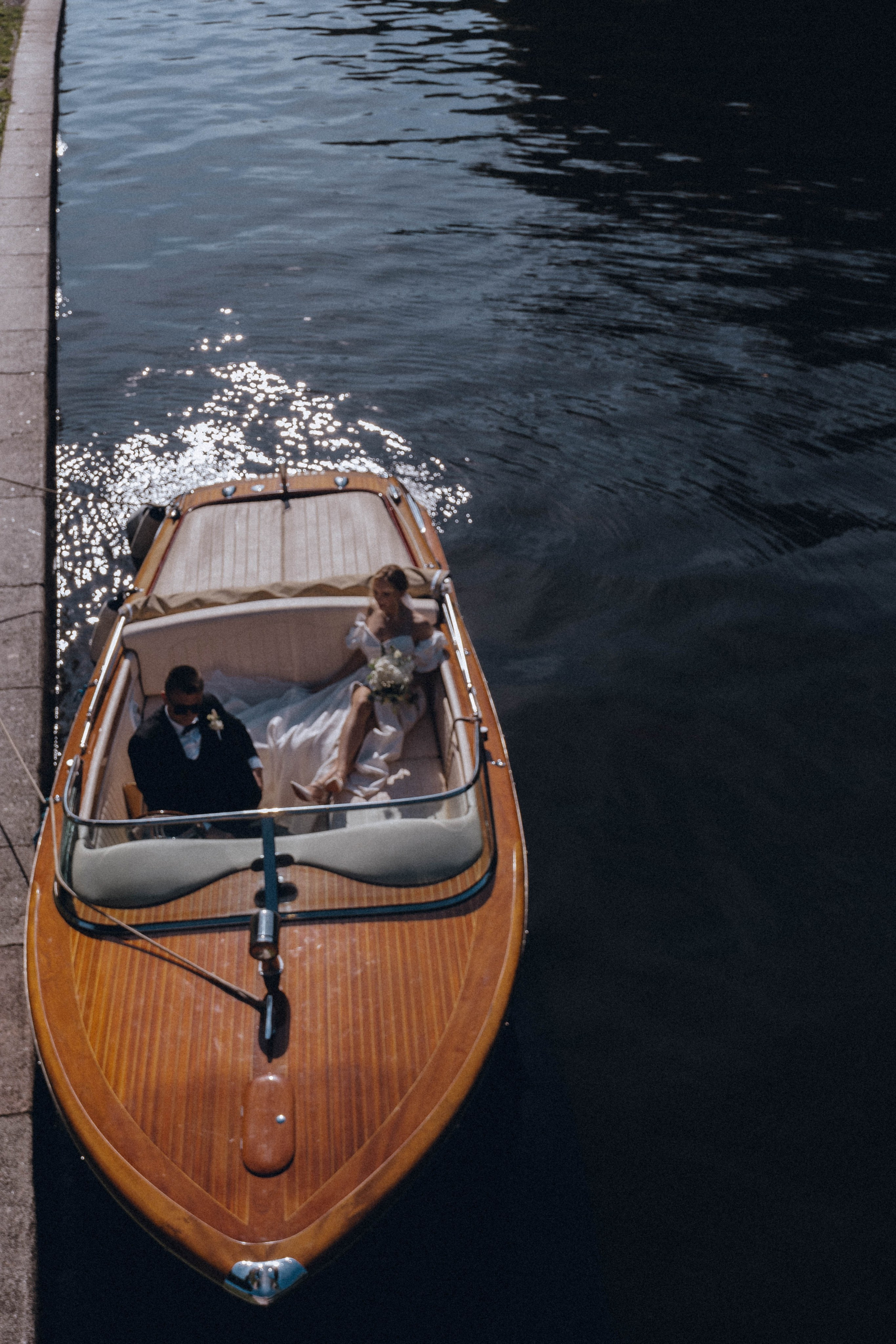 СВАДЕНБНАЯ СЬЕМКА НА КАТЕРЕ ПО КАНАЛАМ САНКТ-ПЕТЕРБУРГА И В АКВАТОРИИ НЕВЫ. Профессиональный фотограф, Санкт-Петербург — Виктория Богомолова