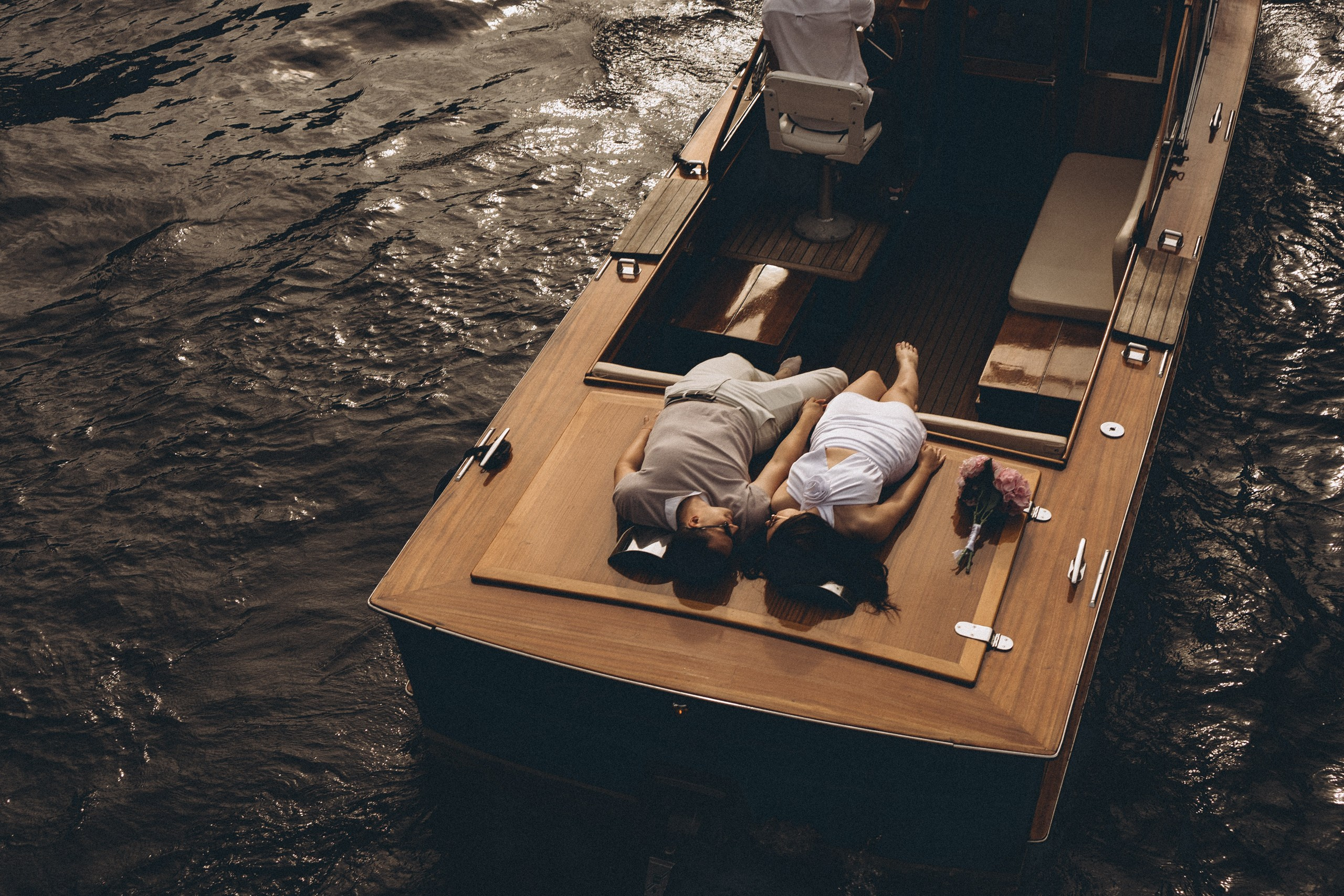 СВАДЕНБНАЯ СЬЕМКА НА КАТЕРЕ ПО КАНАЛАМ САНКТ-ПЕТЕРБУРГА И В АКВАТОРИИ НЕВЫ. Профессиональный фотограф, Санкт-Петербург — Виктория Богомолова